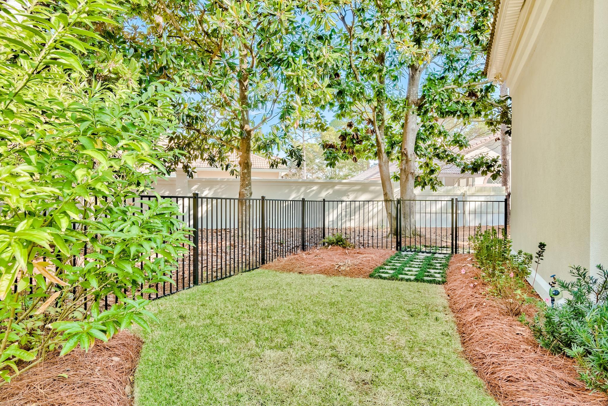 BAYTOWNE AVE EAST - Residential