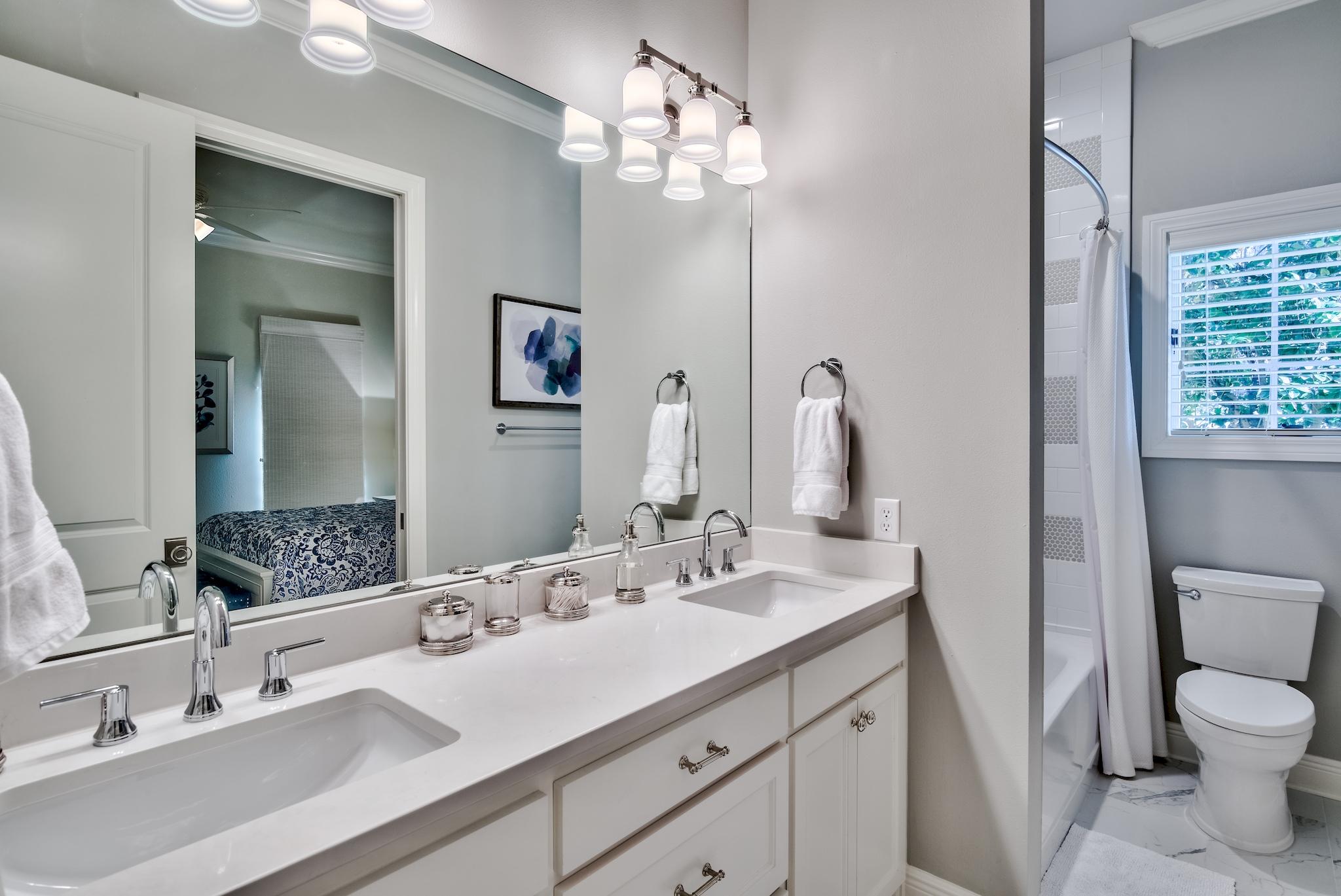 BAYTOWNE AVE EAST - Residential