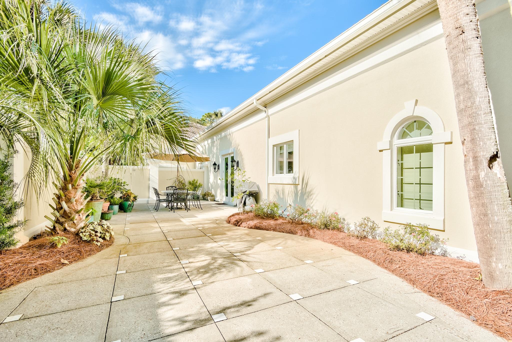 BAYTOWNE AVE EAST - Residential