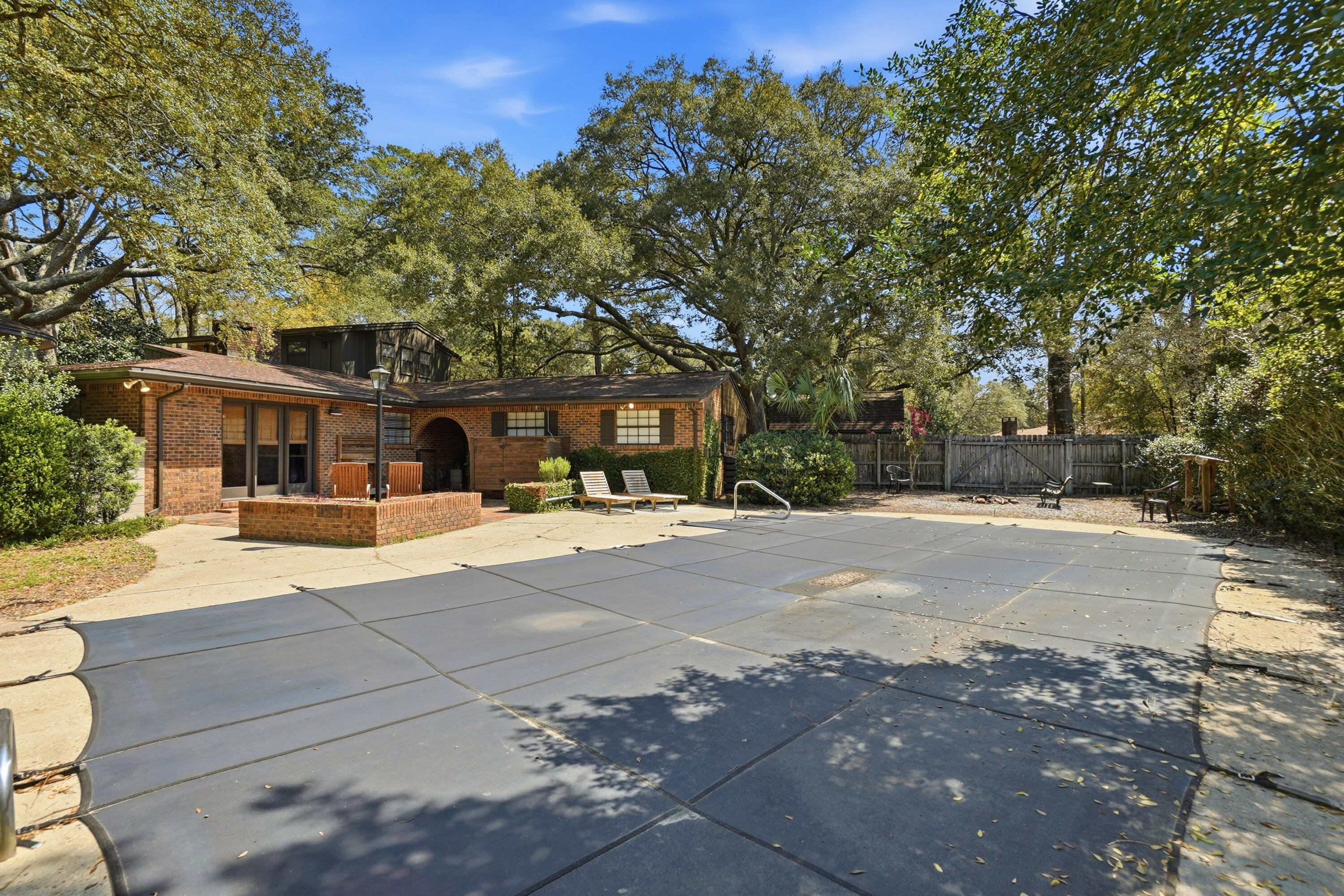 ROCKY BAYOU COUNTRY CLUB ESTATES 1 - Residential