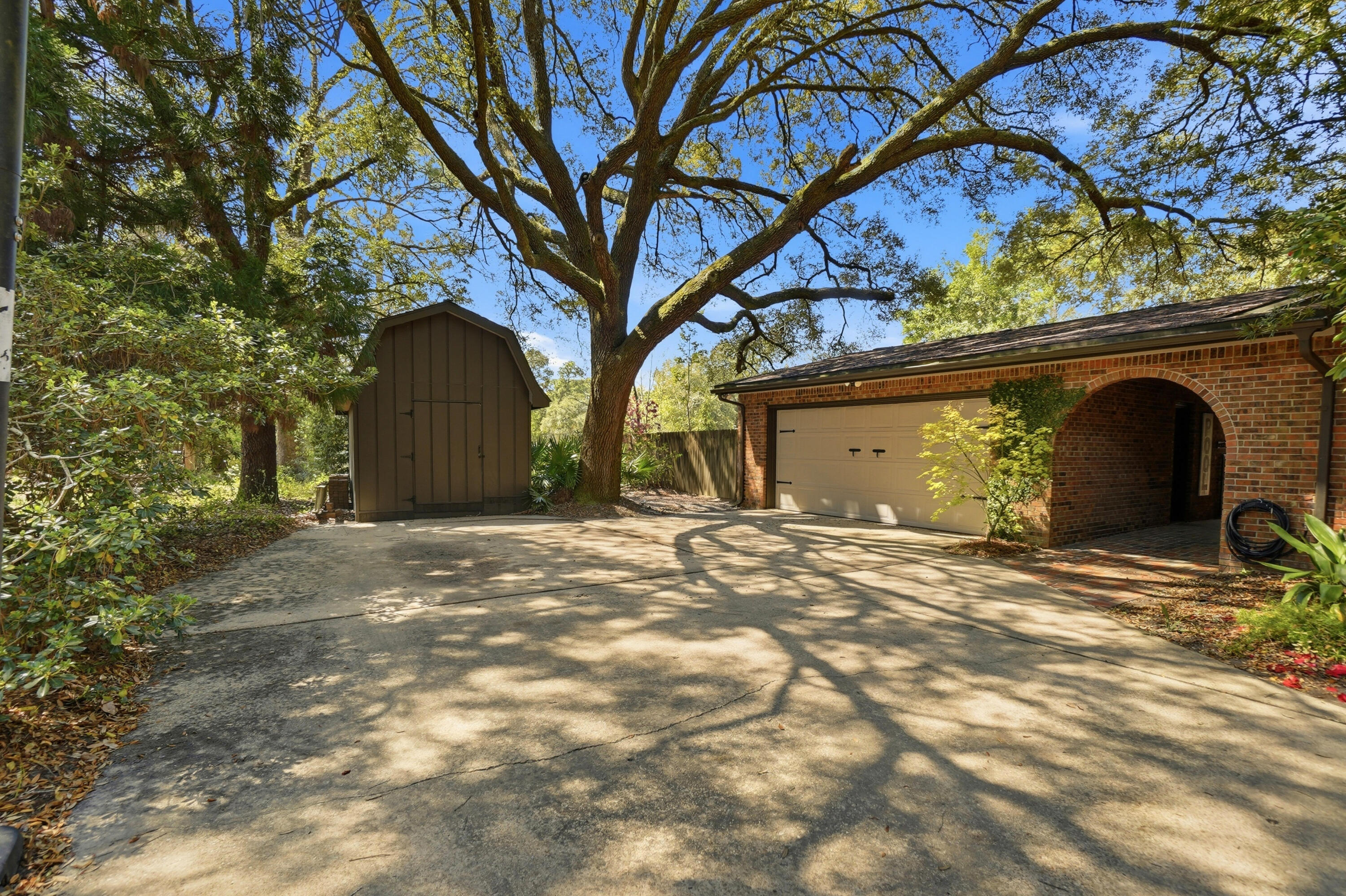 ROCKY BAYOU COUNTRY CLUB ESTATES 1 - Residential