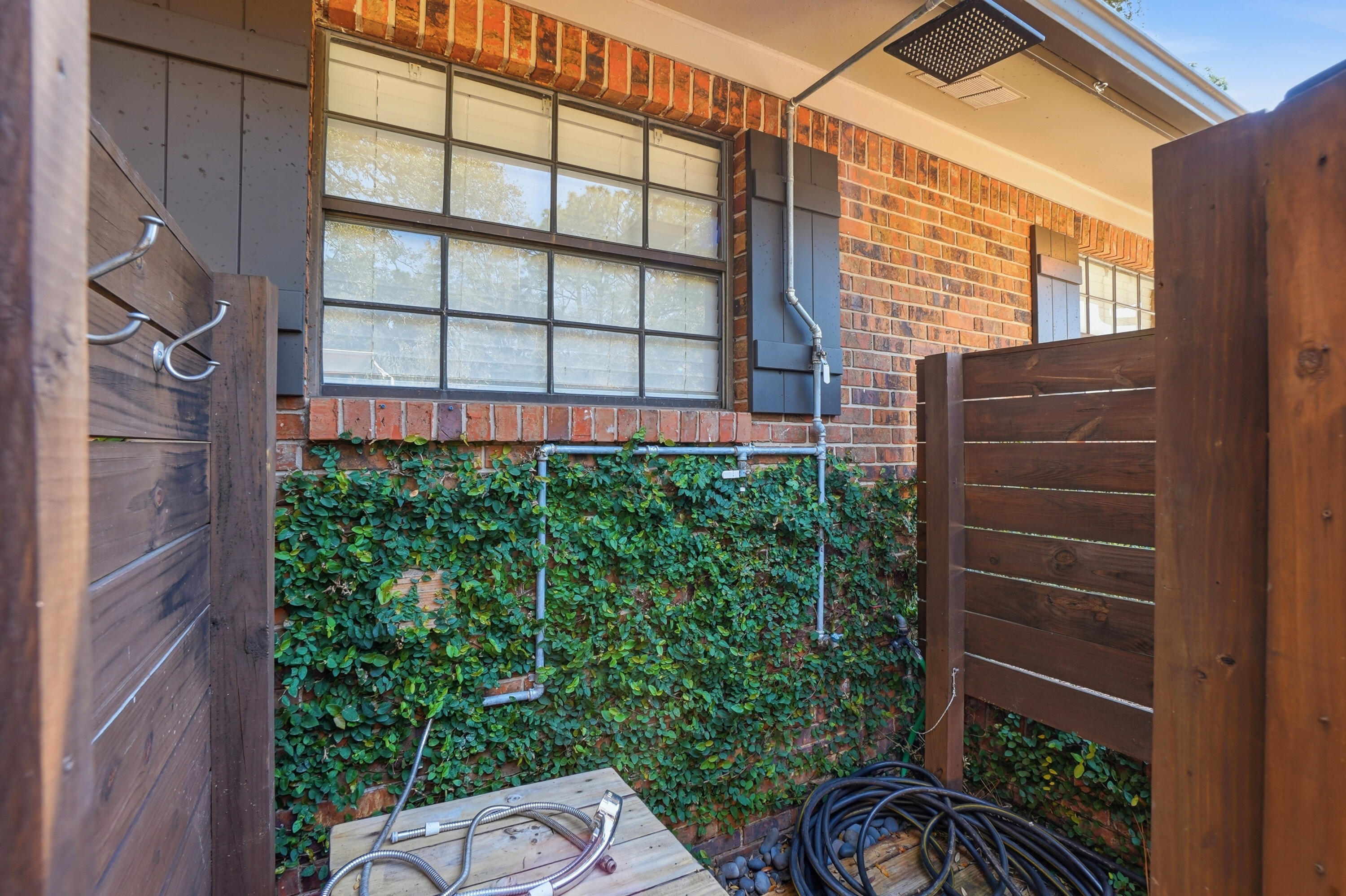 ROCKY BAYOU COUNTRY CLUB ESTATES 1 - Residential