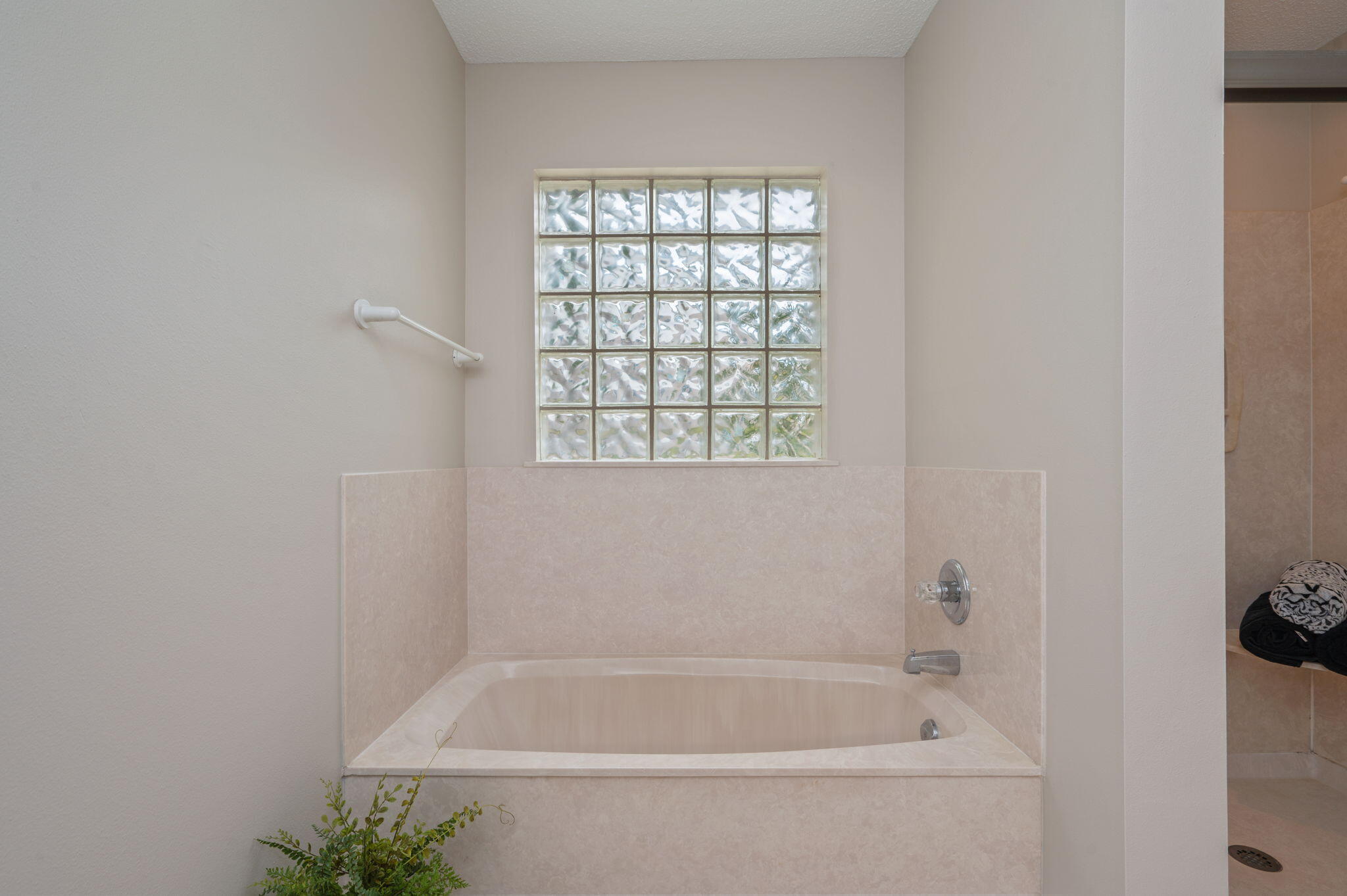 COUNTRY CLUB ESTATES 1 OF CRESTVIEW - Residential