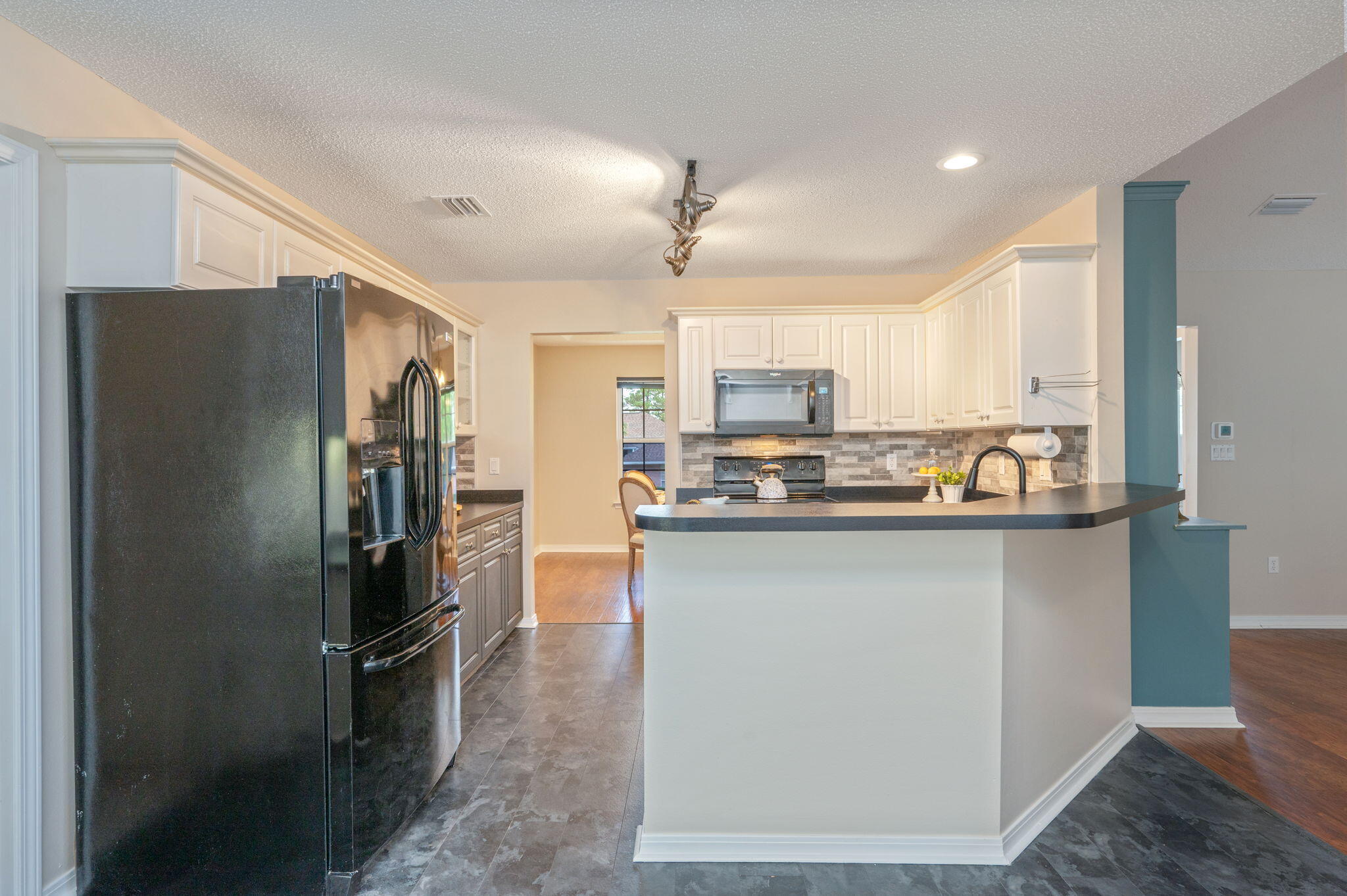 COUNTRY CLUB ESTATES 1 OF CRESTVIEW - Residential