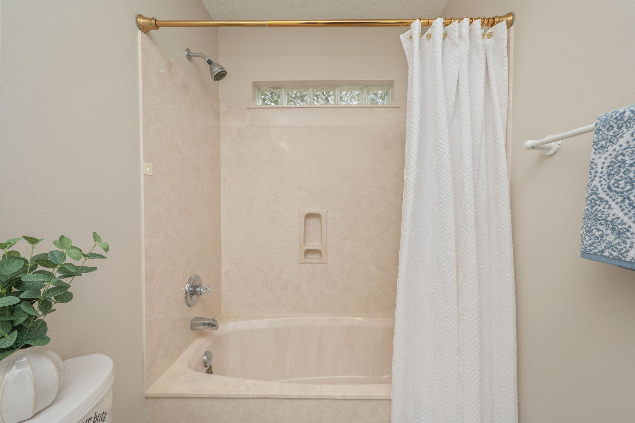 COUNTRY CLUB ESTATES 1 OF CRESTVIEW - Residential