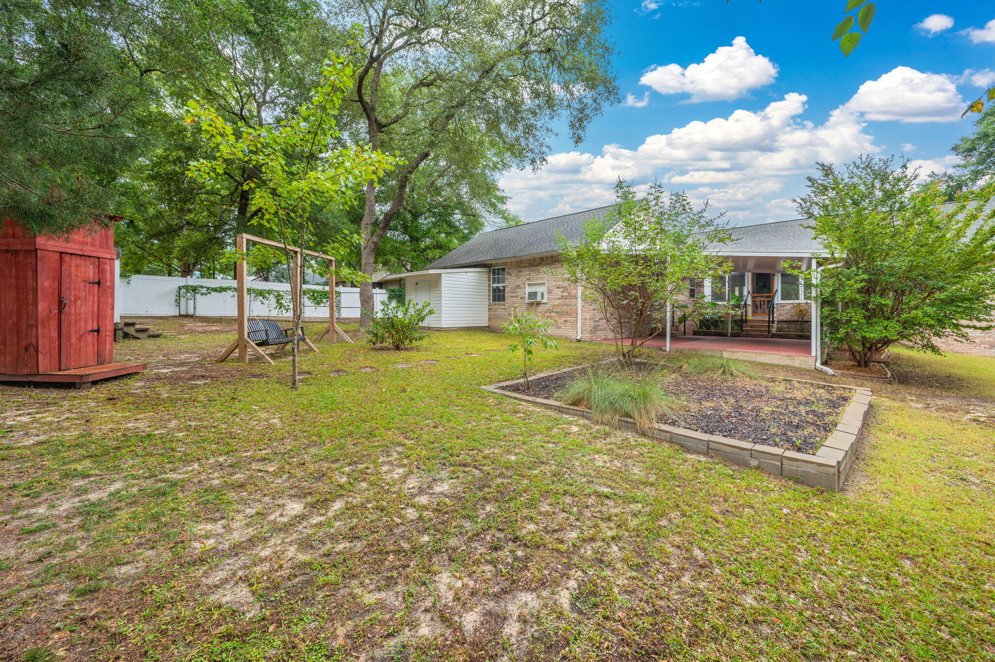 COUNTRY CLUB ESTATES 1 OF CRESTVIEW - Residential