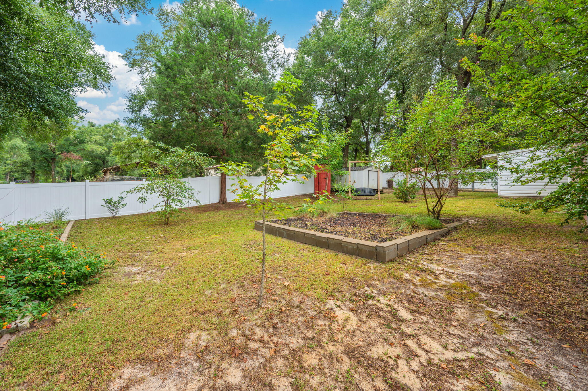COUNTRY CLUB ESTATES 1 OF CRESTVIEW - Residential