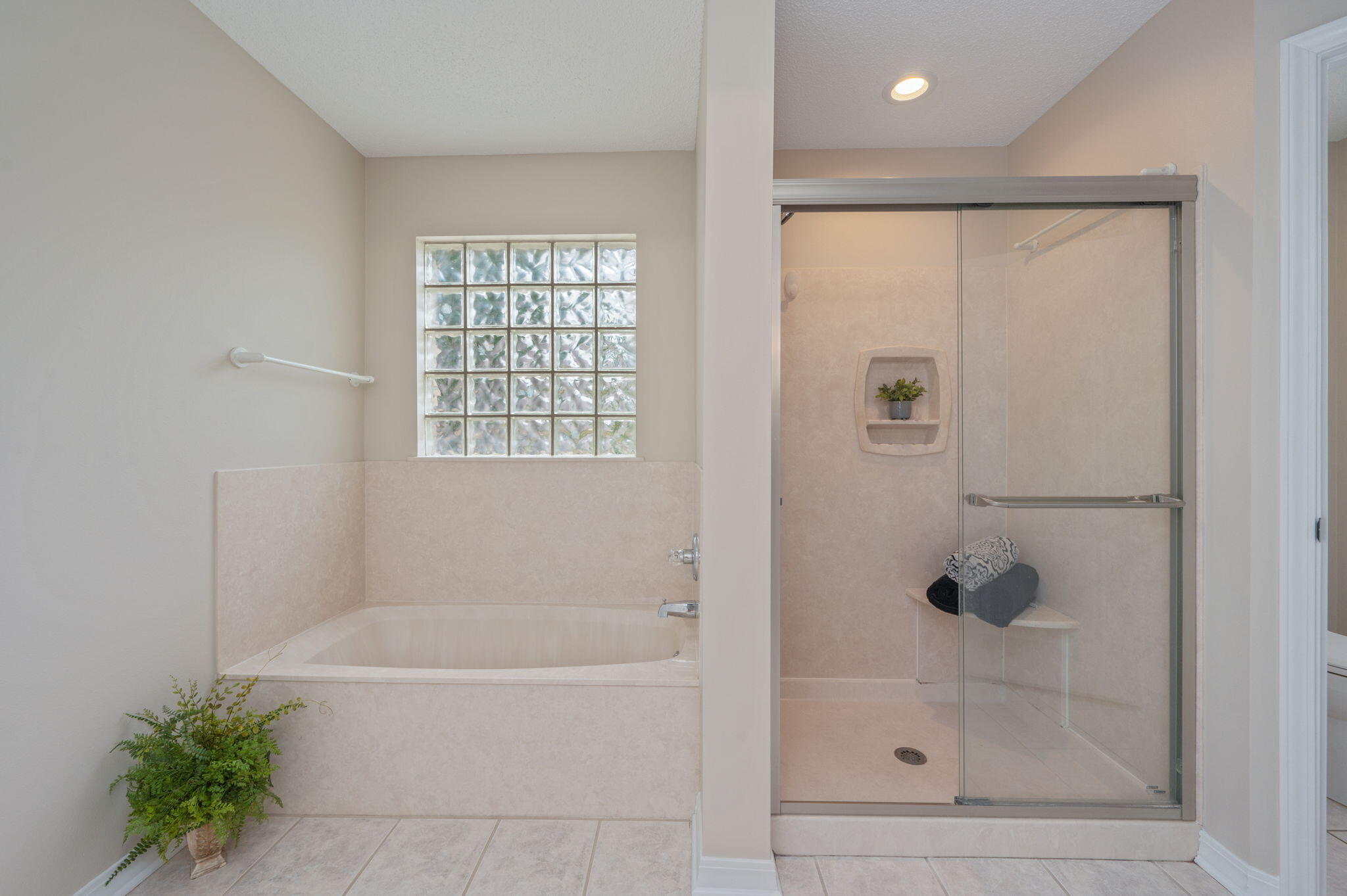 COUNTRY CLUB ESTATES 1 OF CRESTVIEW - Residential