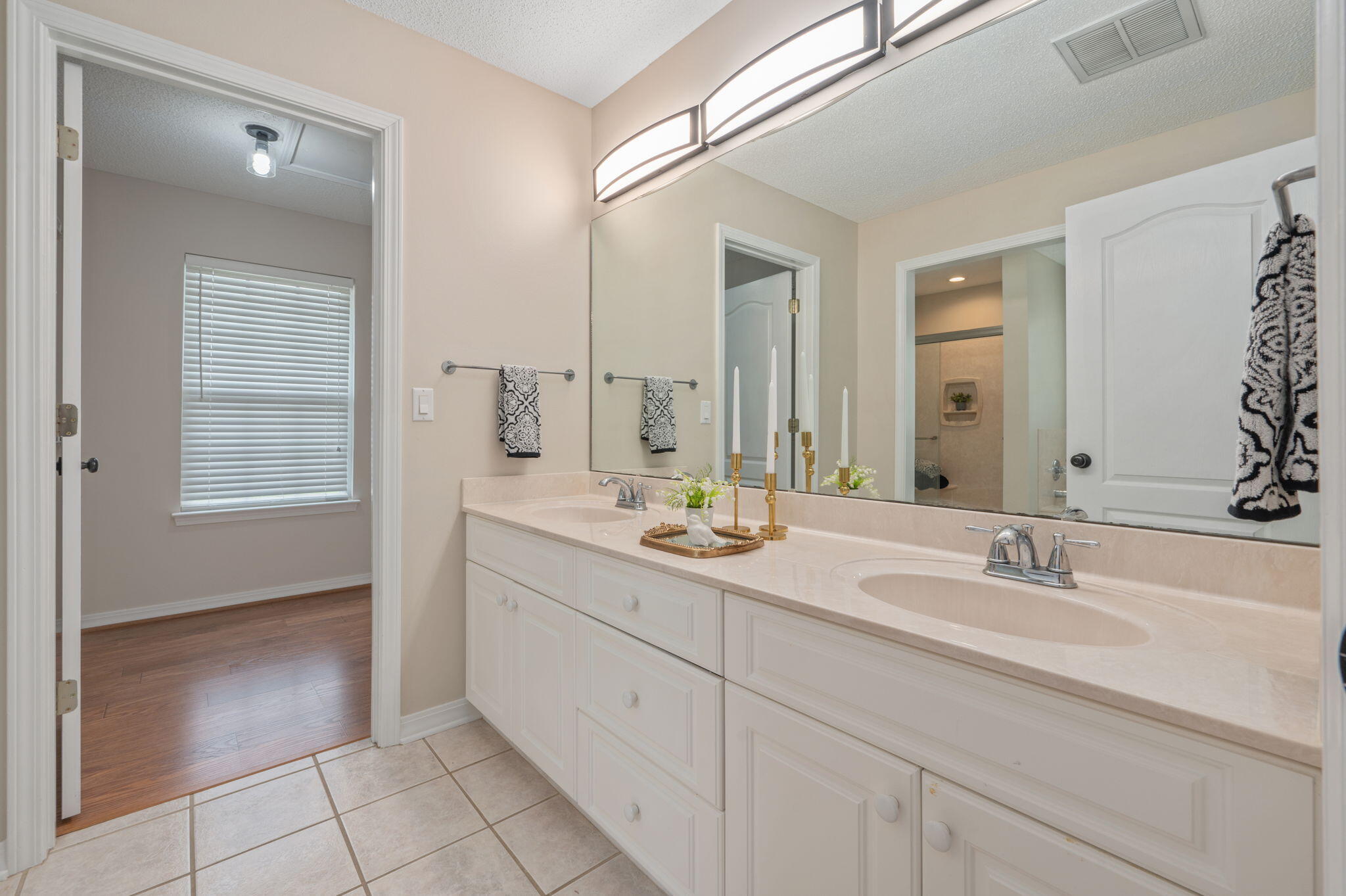 COUNTRY CLUB ESTATES 1 OF CRESTVIEW - Residential