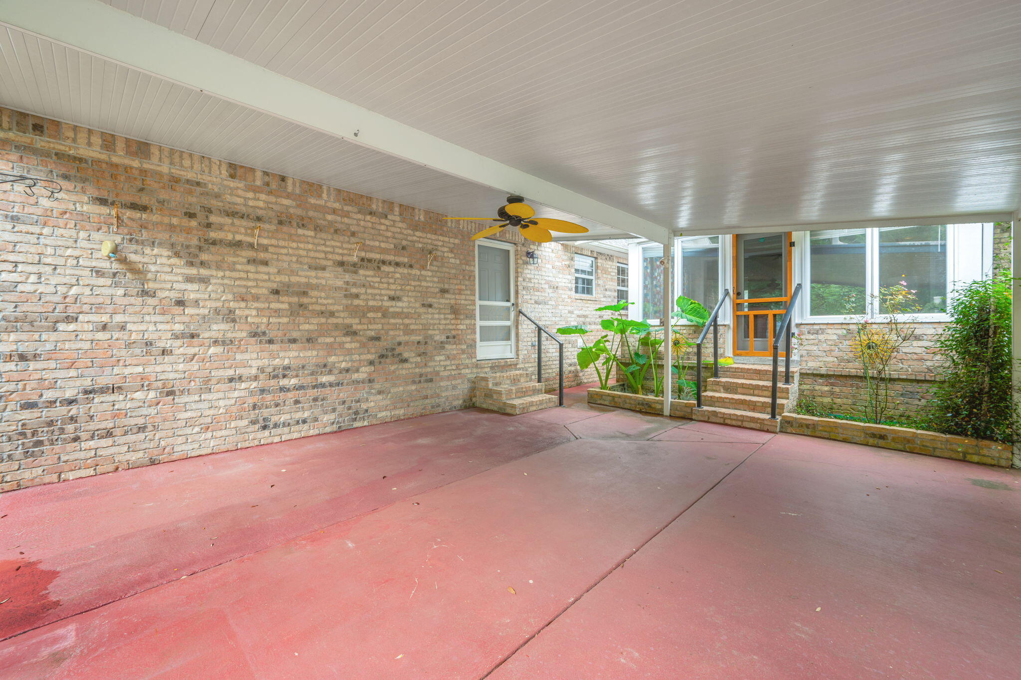 COUNTRY CLUB ESTATES 1 OF CRESTVIEW - Residential