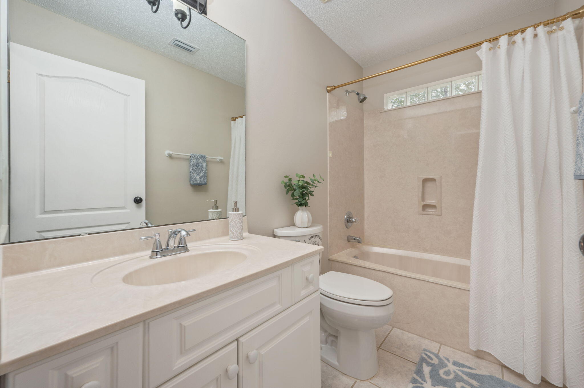 COUNTRY CLUB ESTATES 1 OF CRESTVIEW - Residential