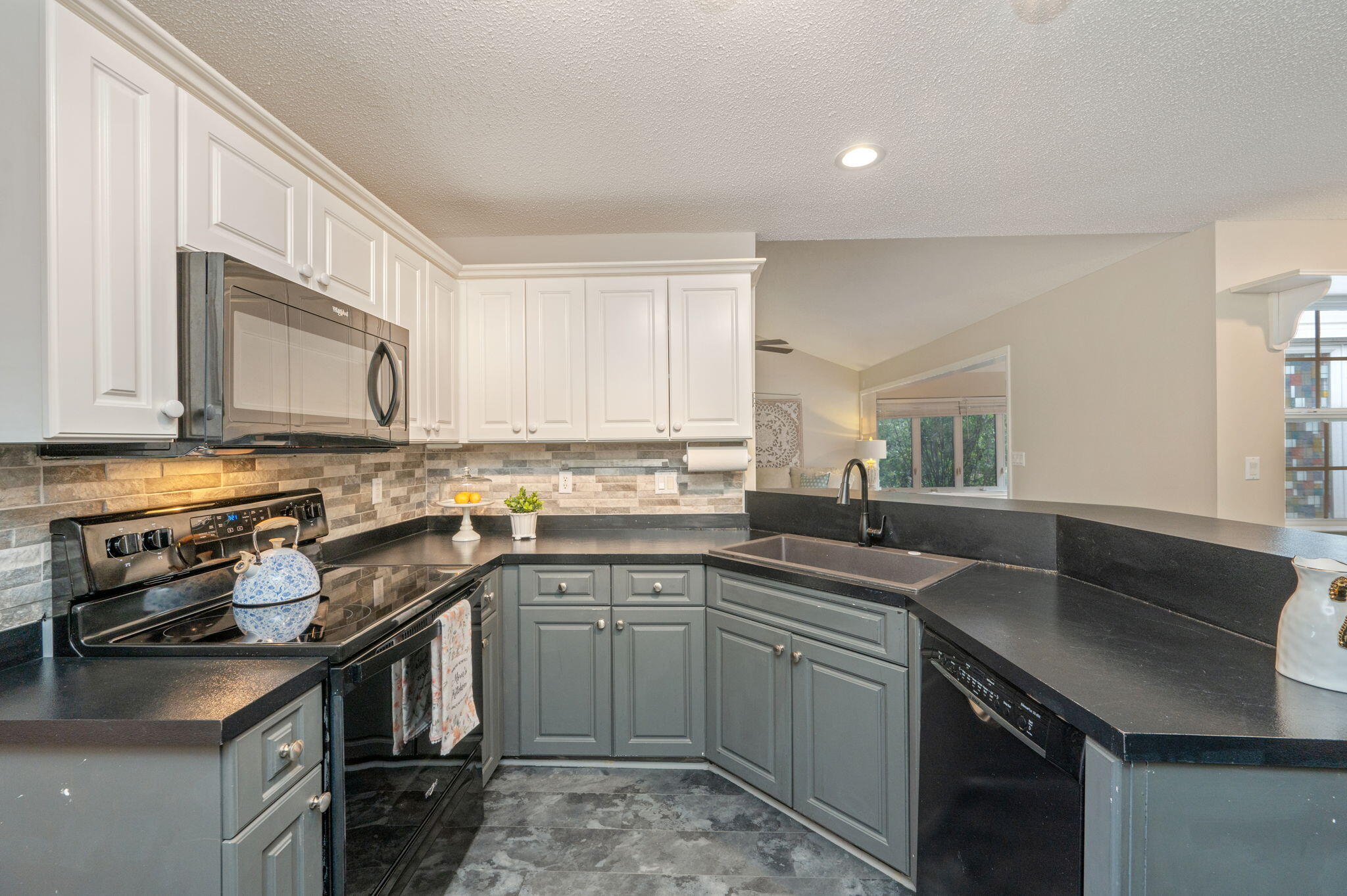 COUNTRY CLUB ESTATES 1 OF CRESTVIEW - Residential