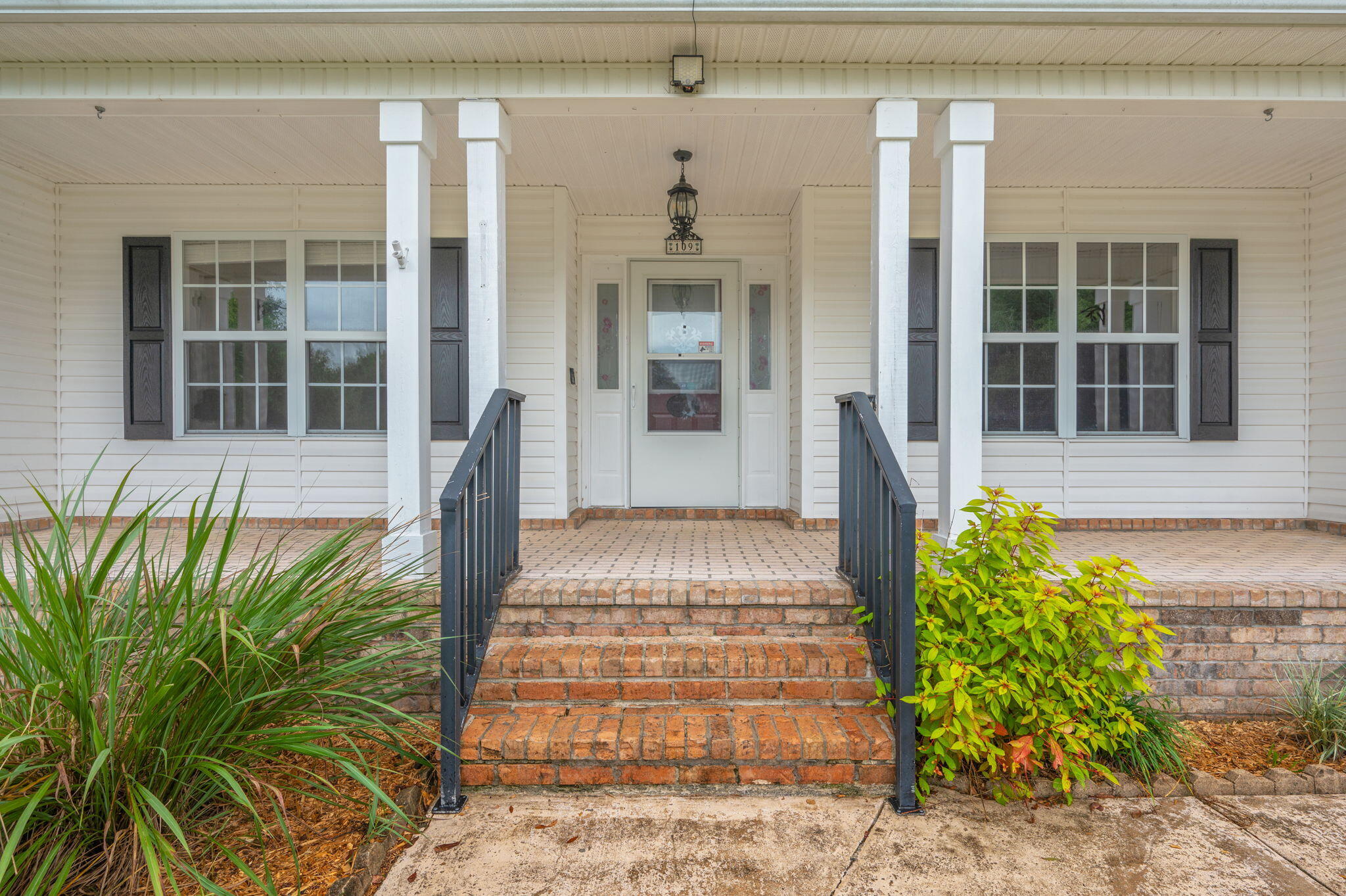 COUNTRY CLUB ESTATES 1 OF CRESTVIEW - Residential