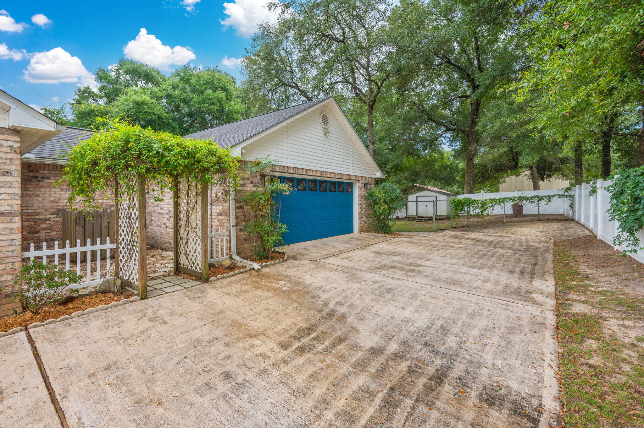 COUNTRY CLUB ESTATES 1 OF CRESTVIEW - Residential