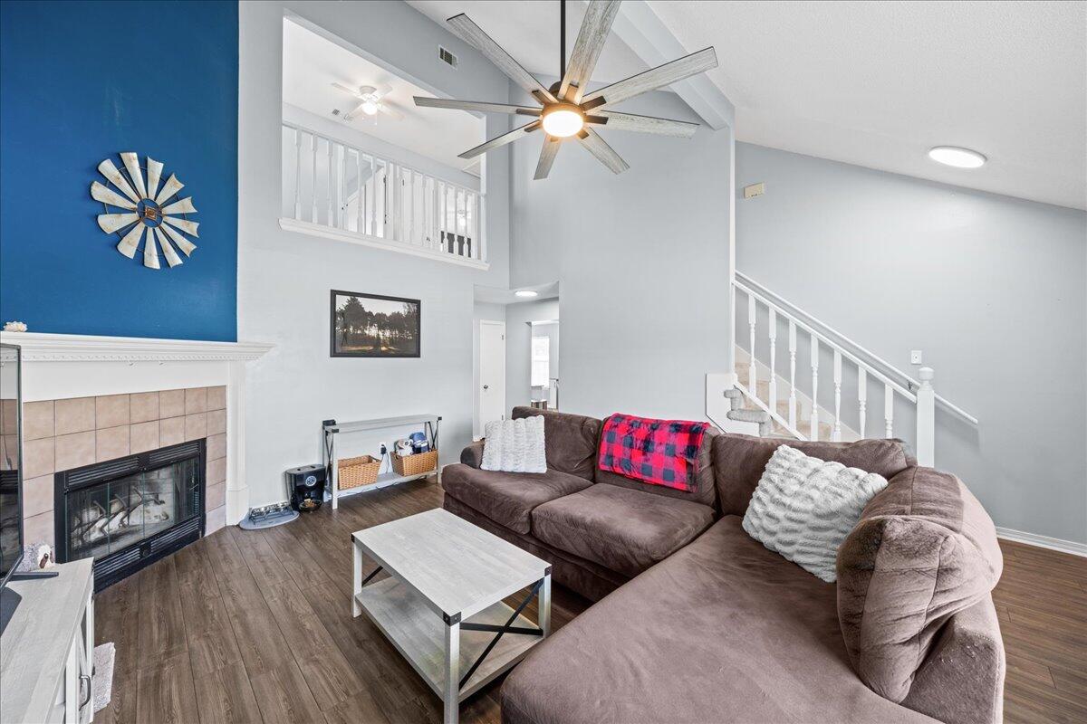 VILLAGE WEST - Residential
