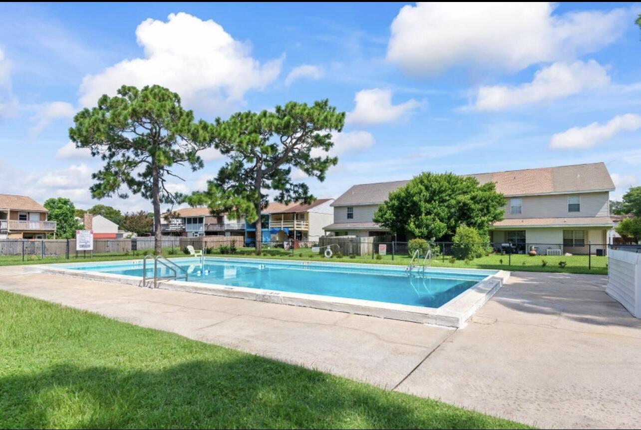 PORT DIXIE - Residential Lease