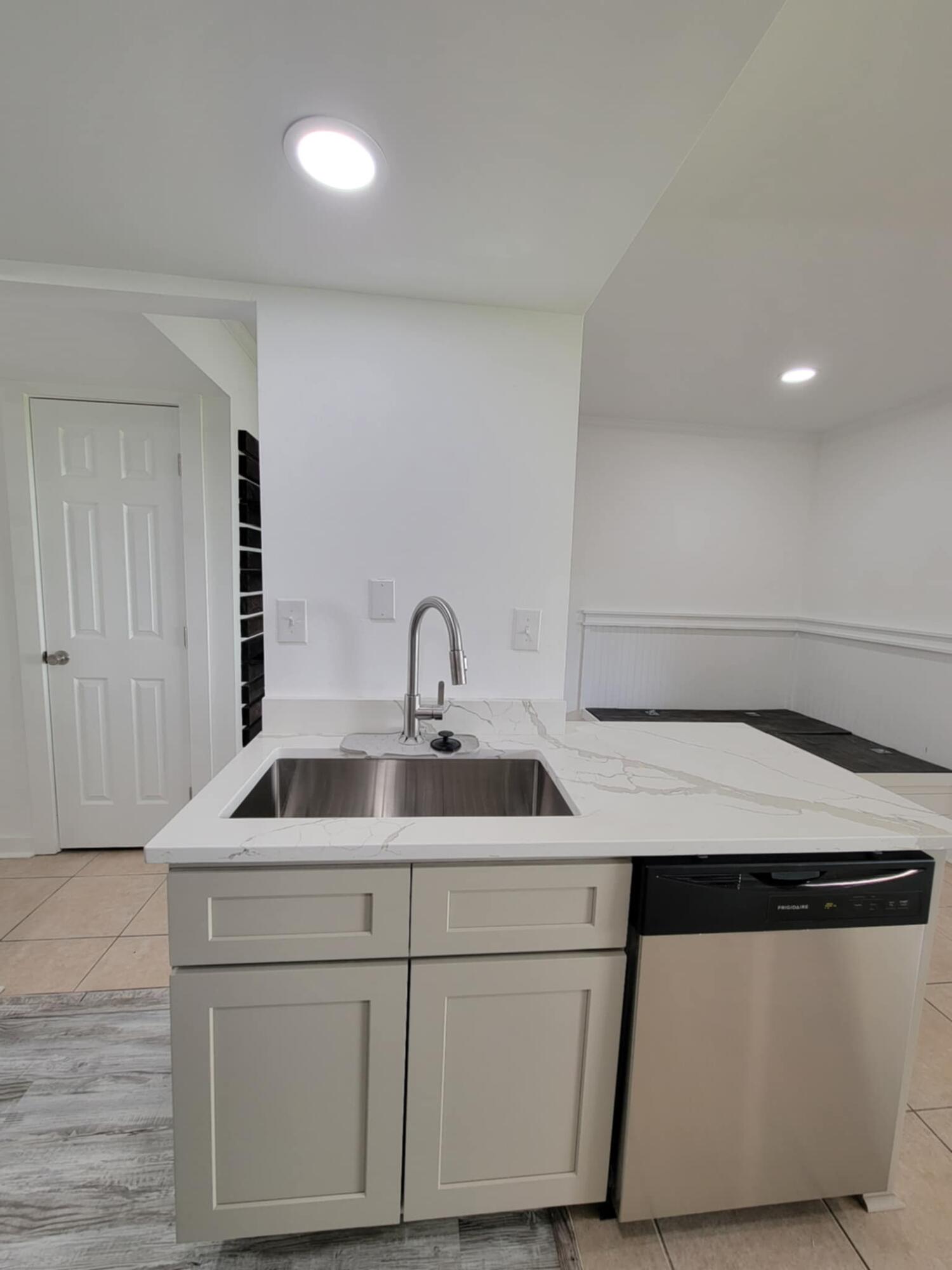 PORT DIXIE - Residential Lease