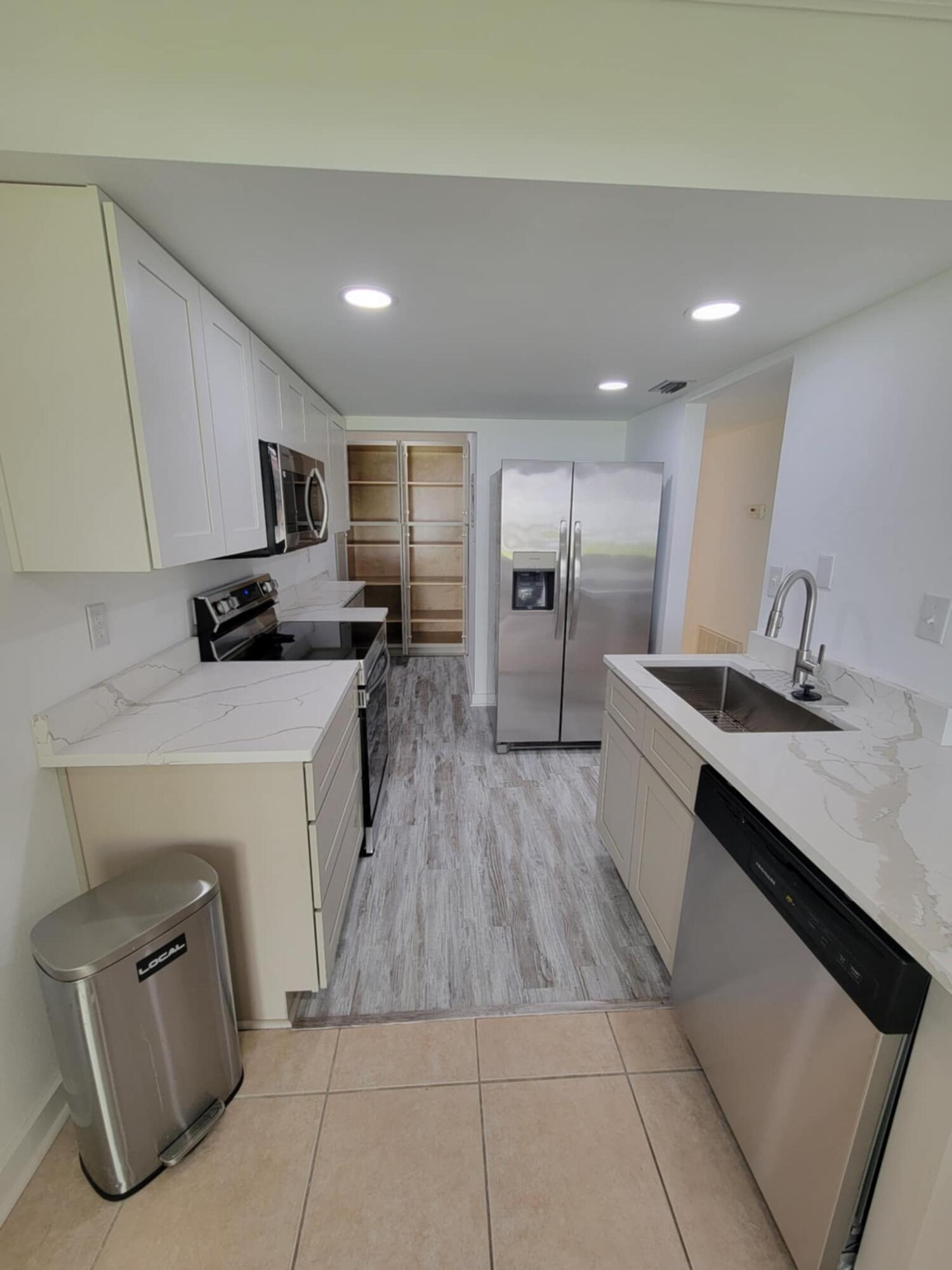 PORT DIXIE - Residential Lease
