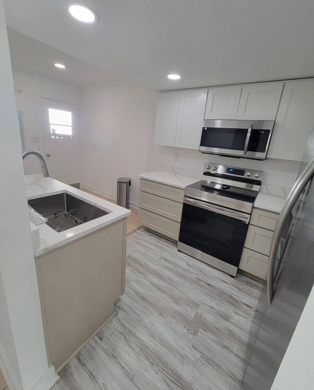 PORT DIXIE - Residential Lease
