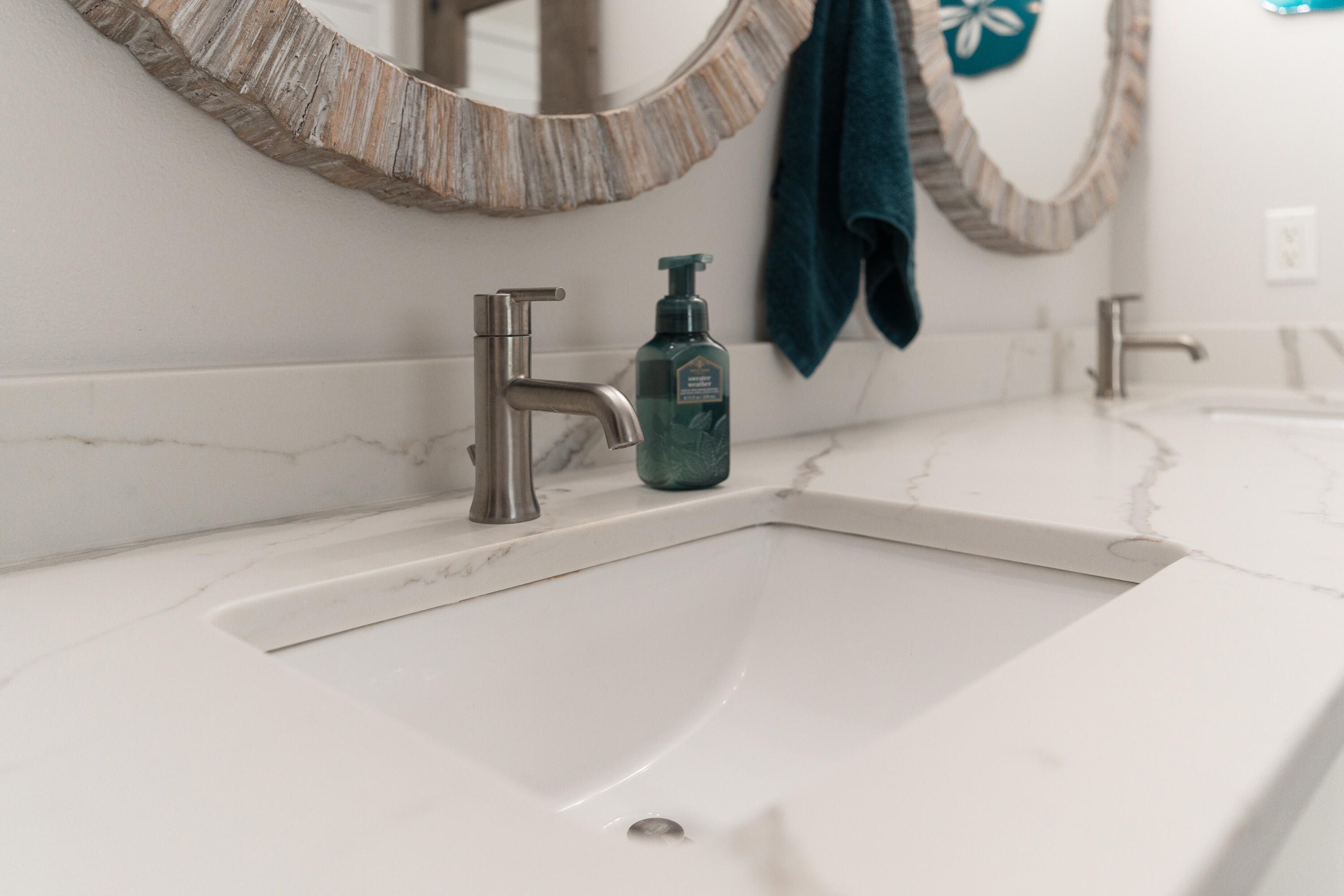 HOLLEY BY THE SEA - Residential
