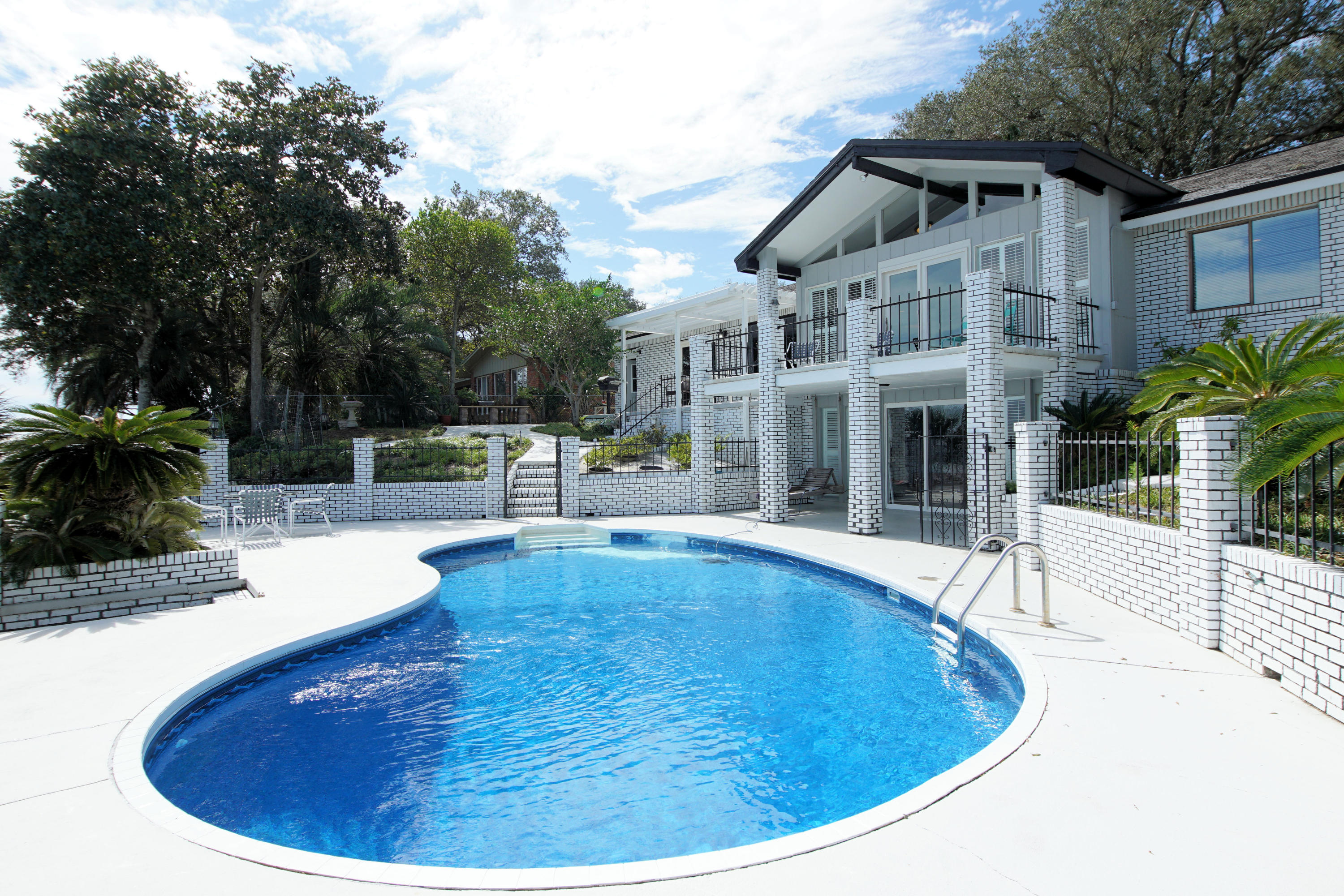 LAKE LORRAINE ESTATES - Residential