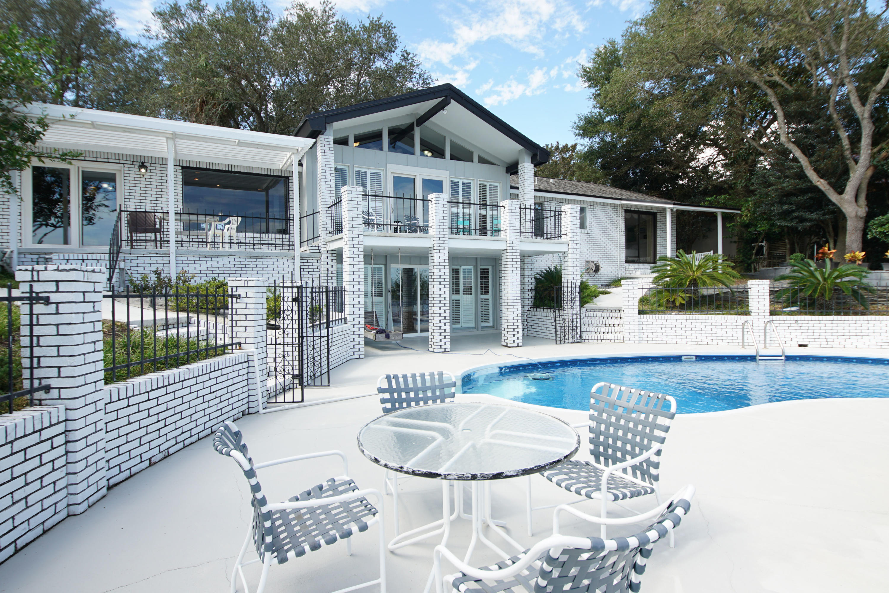 LAKE LORRAINE ESTATES - Residential