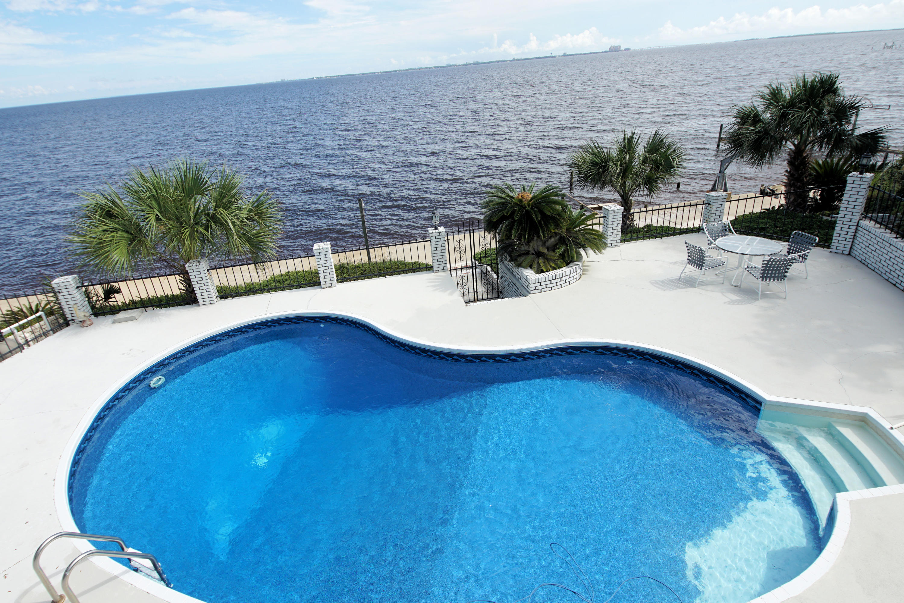 LAKE LORRAINE ESTATES - Residential