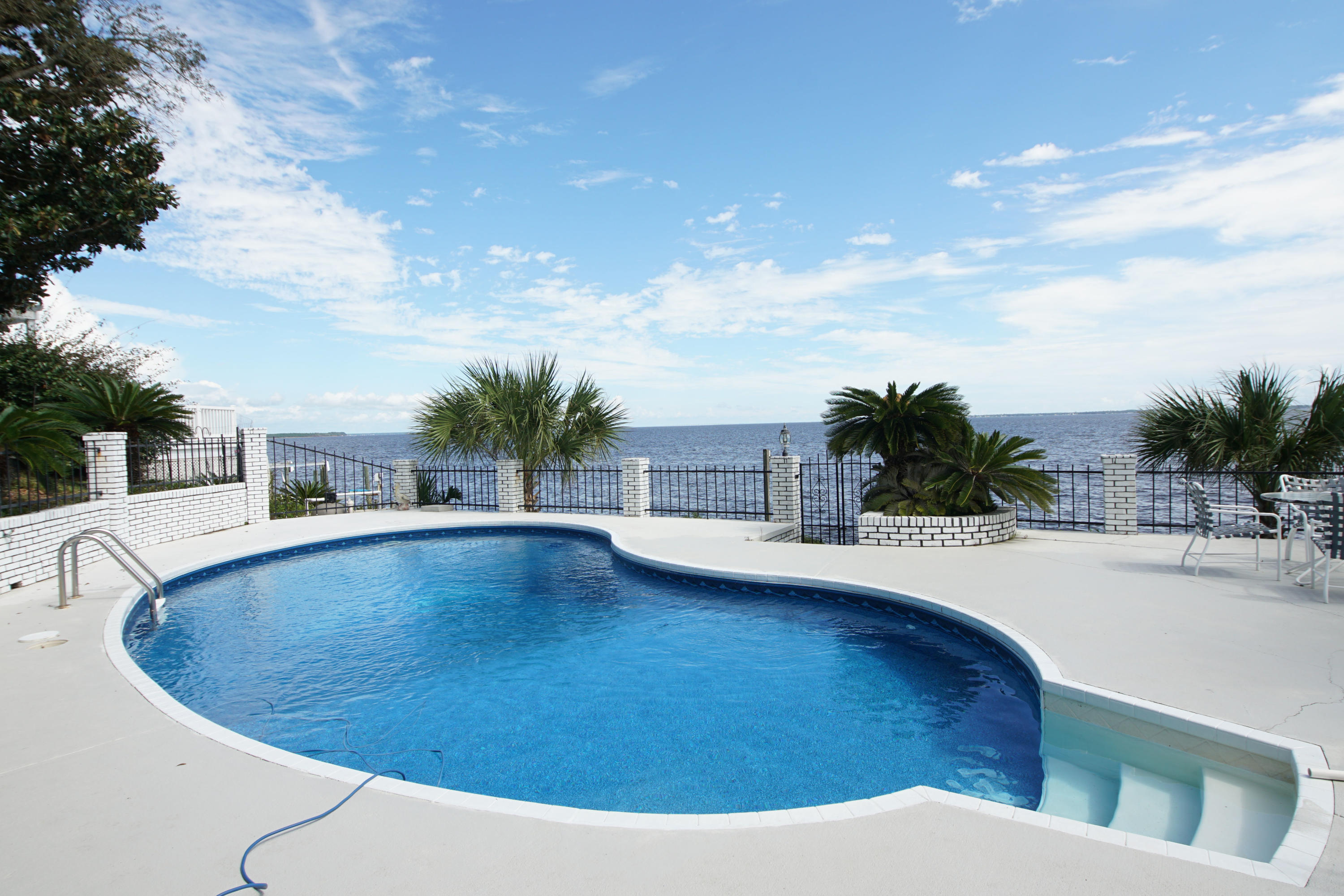 LAKE LORRAINE ESTATES - Residential