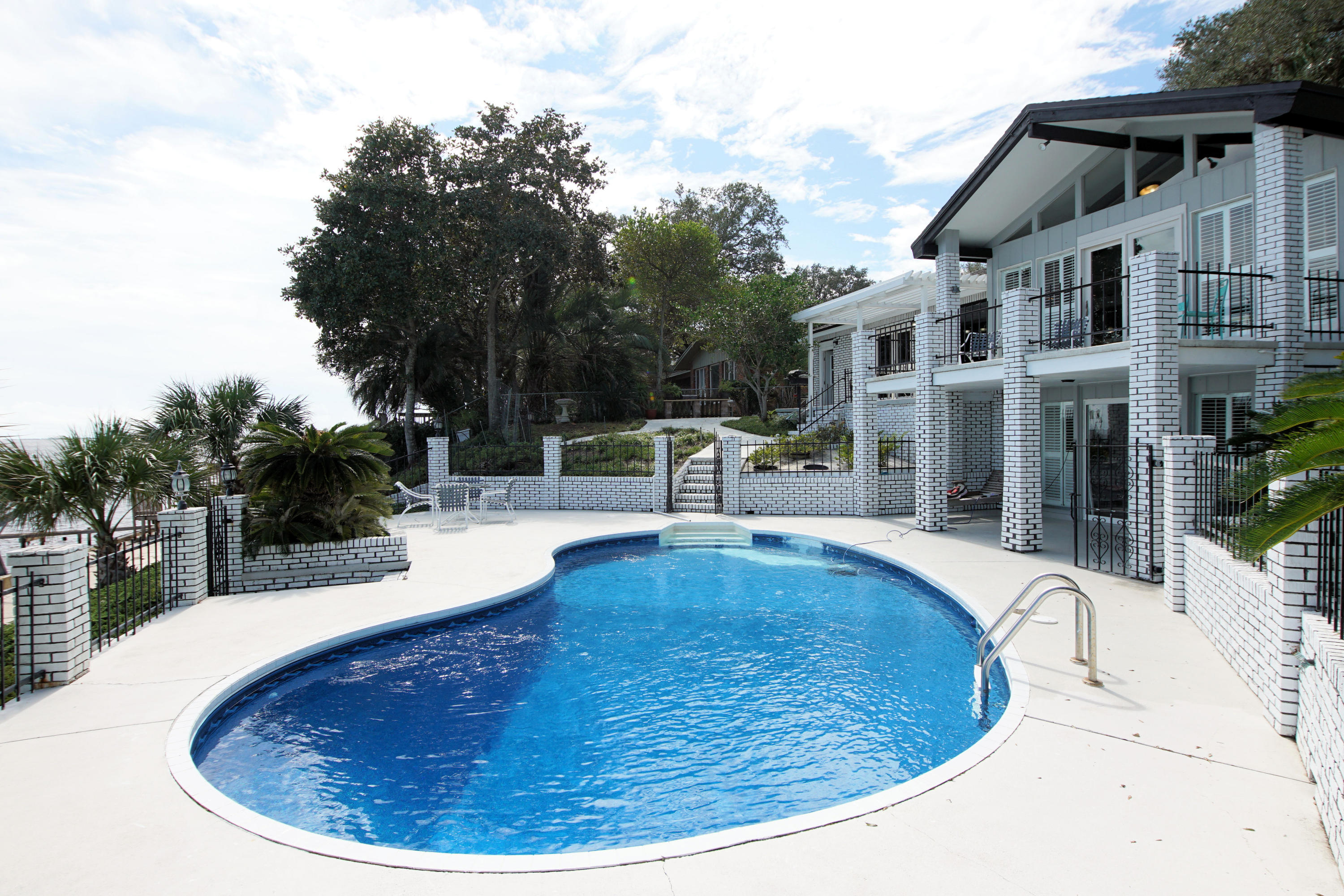 LAKE LORRAINE ESTATES - Residential