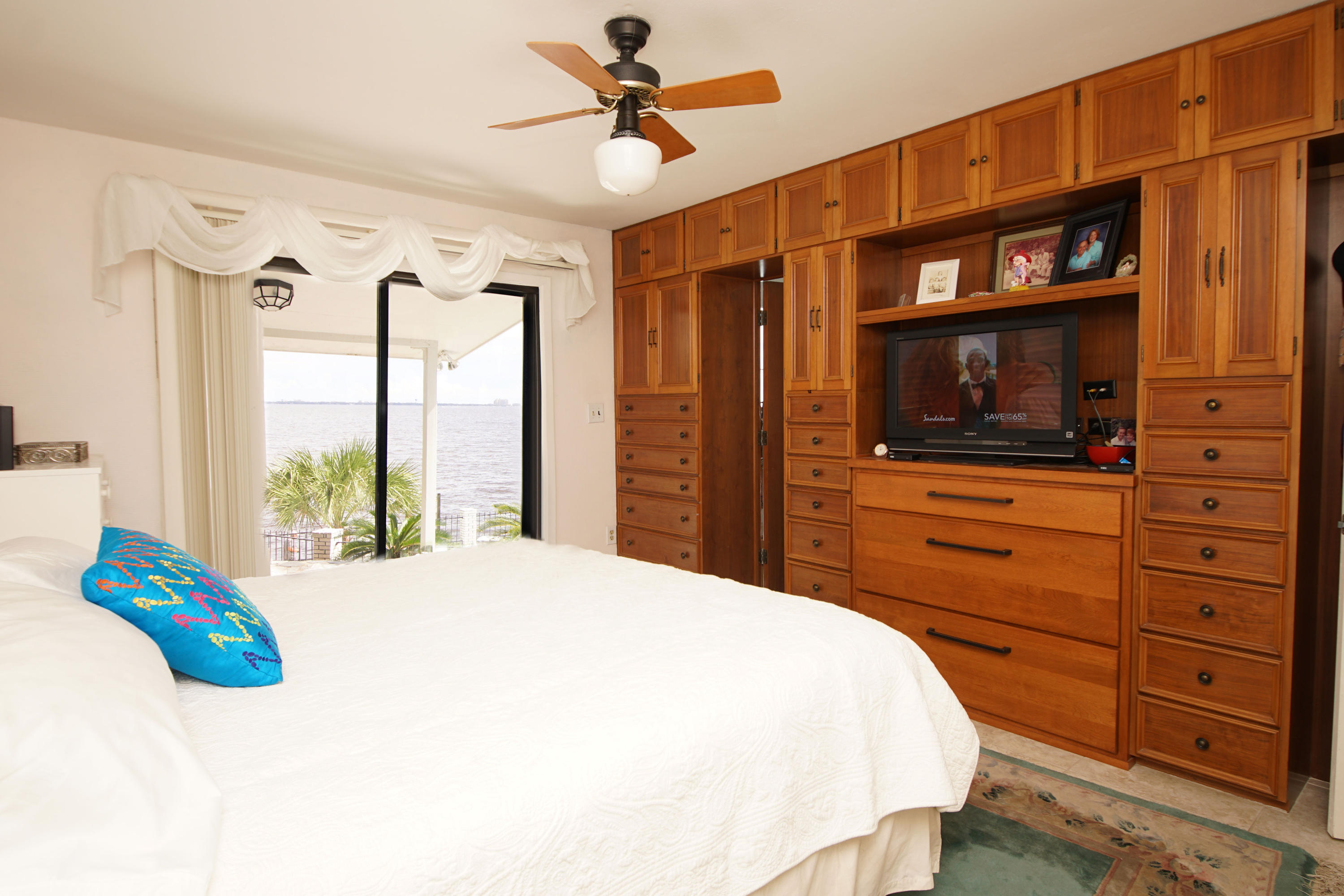 LAKE LORRAINE ESTATES - Residential