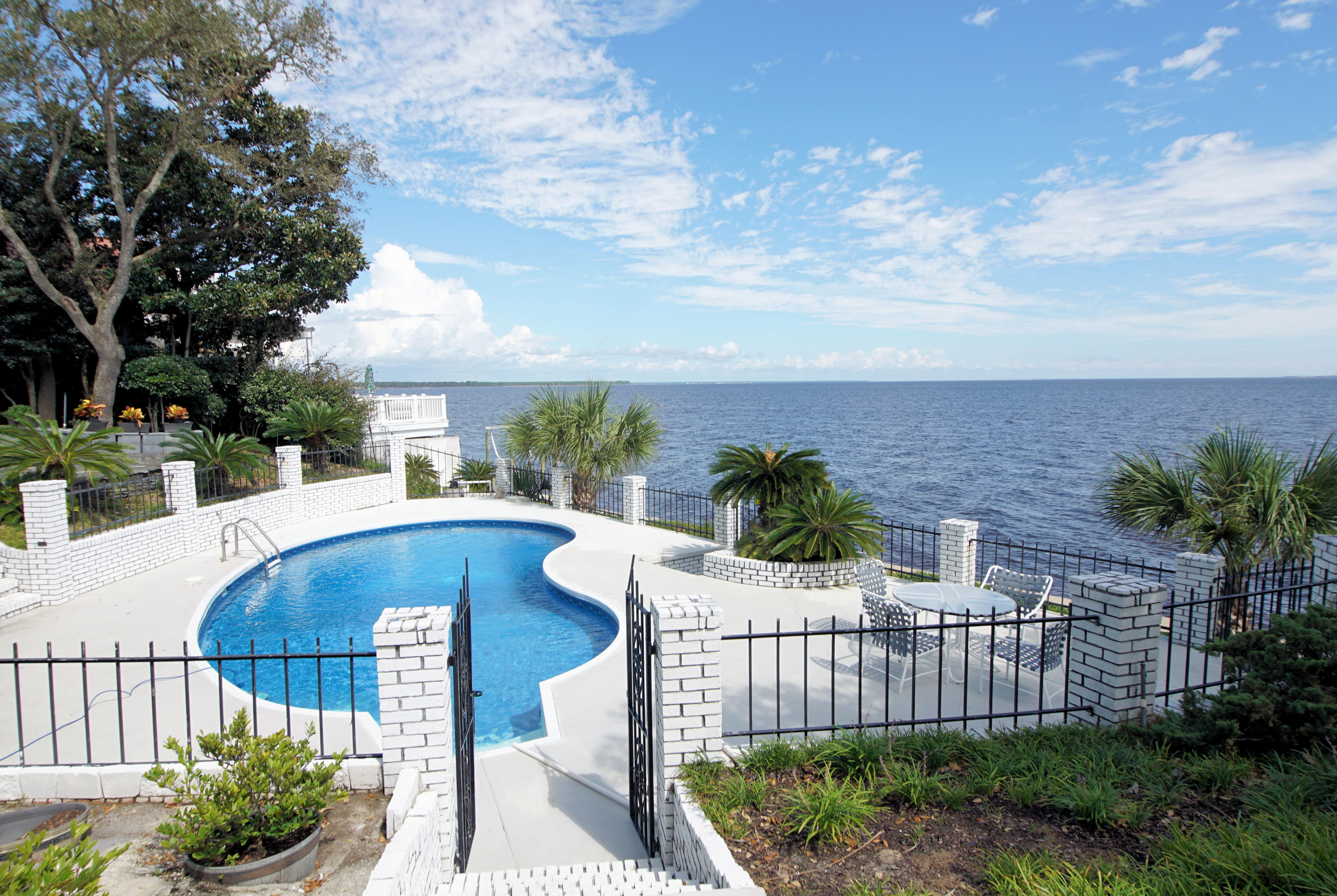 LAKE LORRAINE ESTATES - Residential