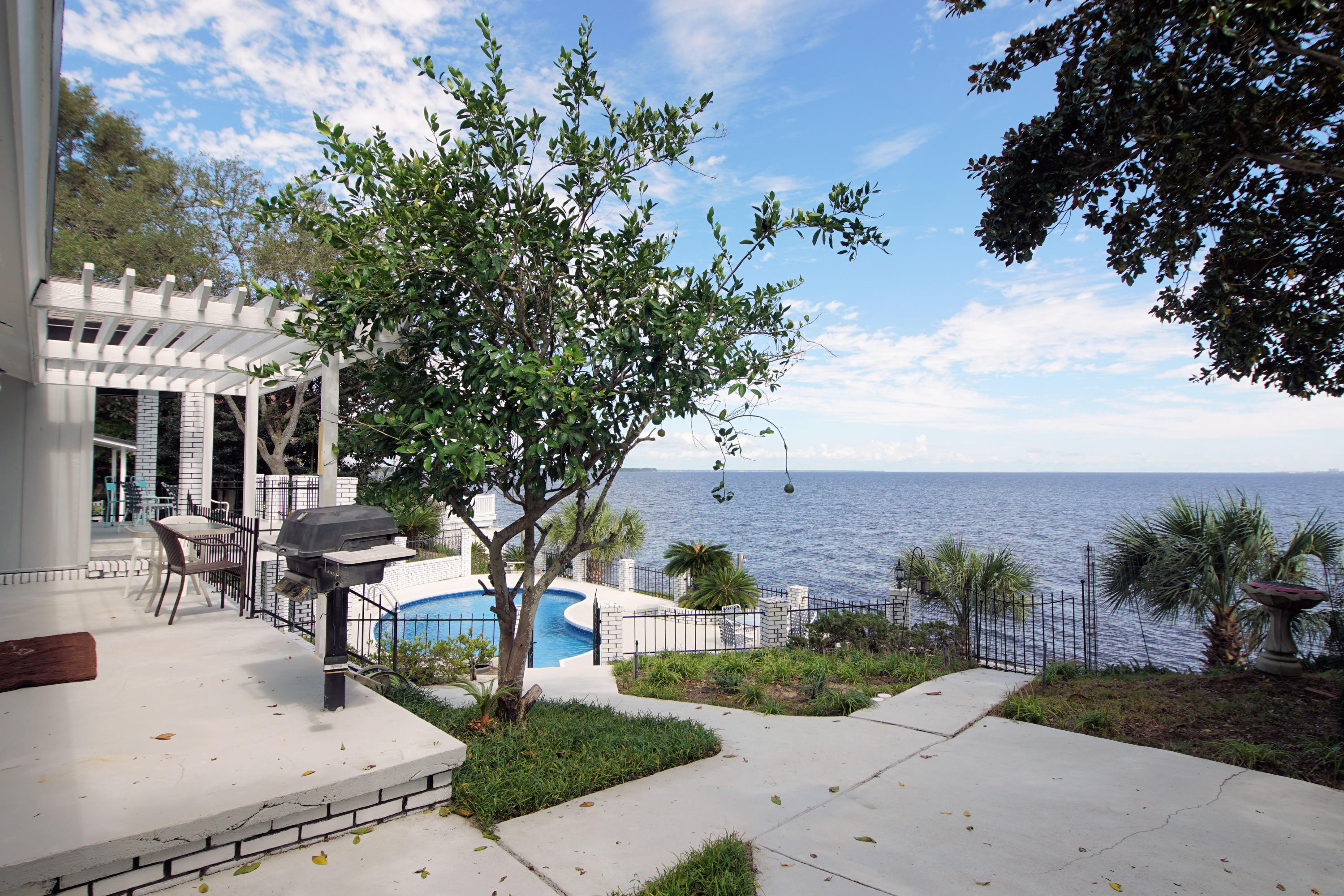 LAKE LORRAINE ESTATES - Residential