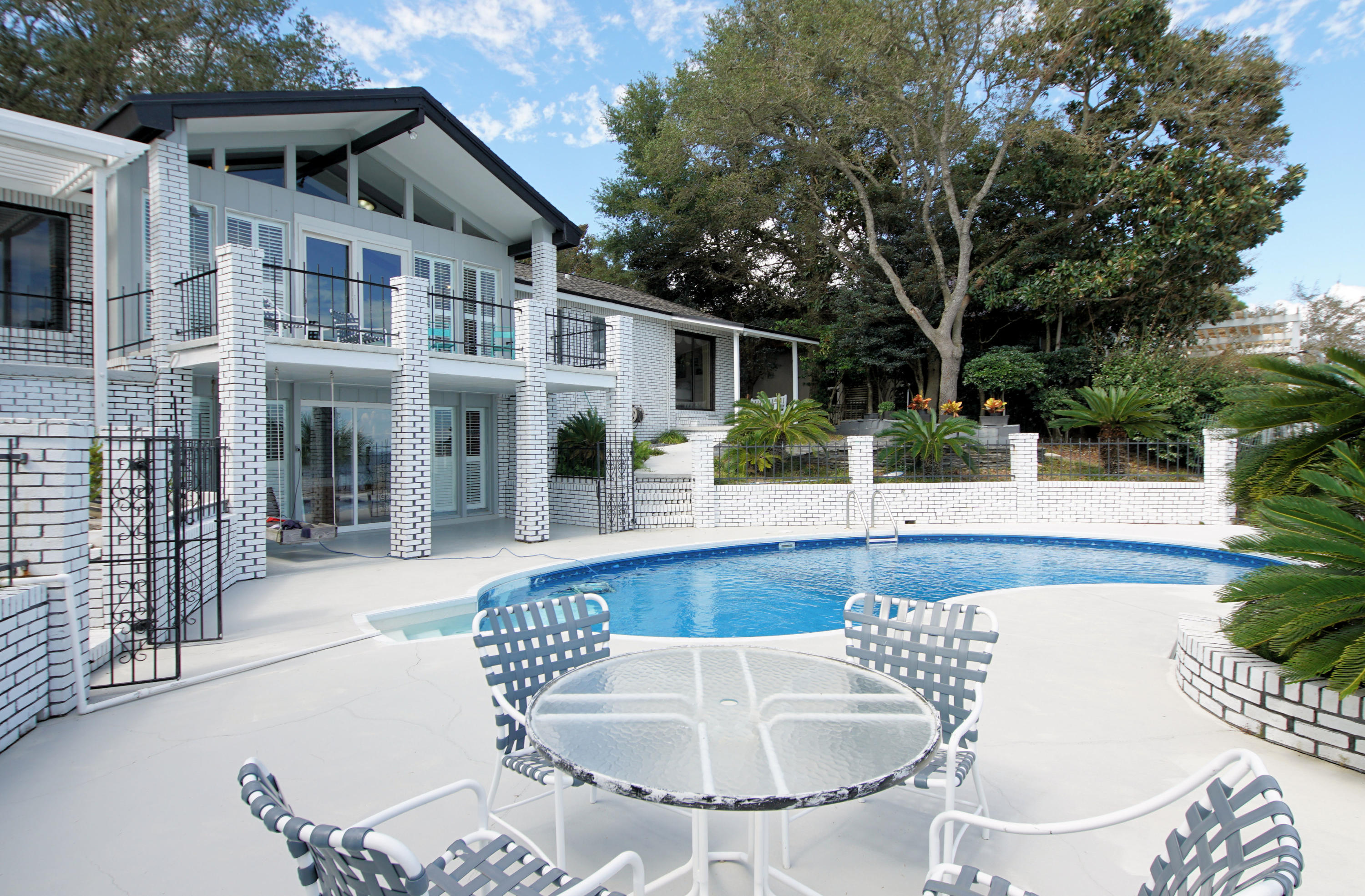 LAKE LORRAINE ESTATES - Residential