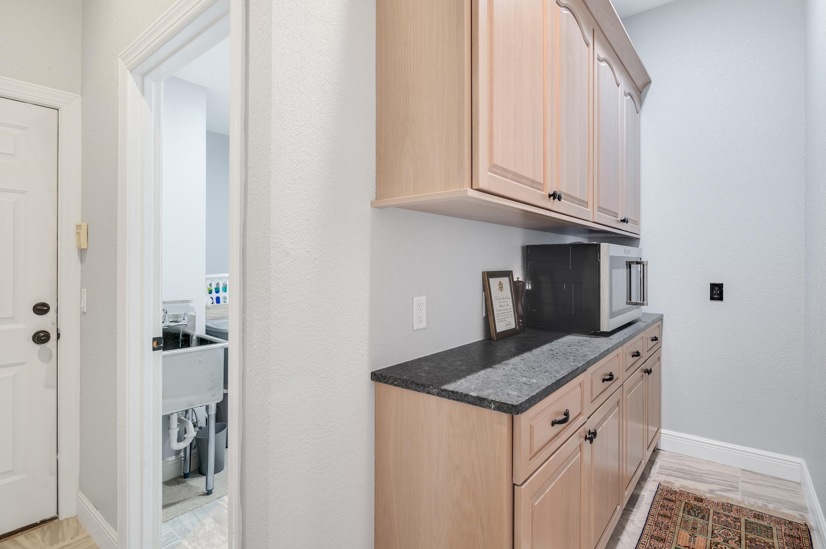 COUNTRY CLUB HILLS - Residential