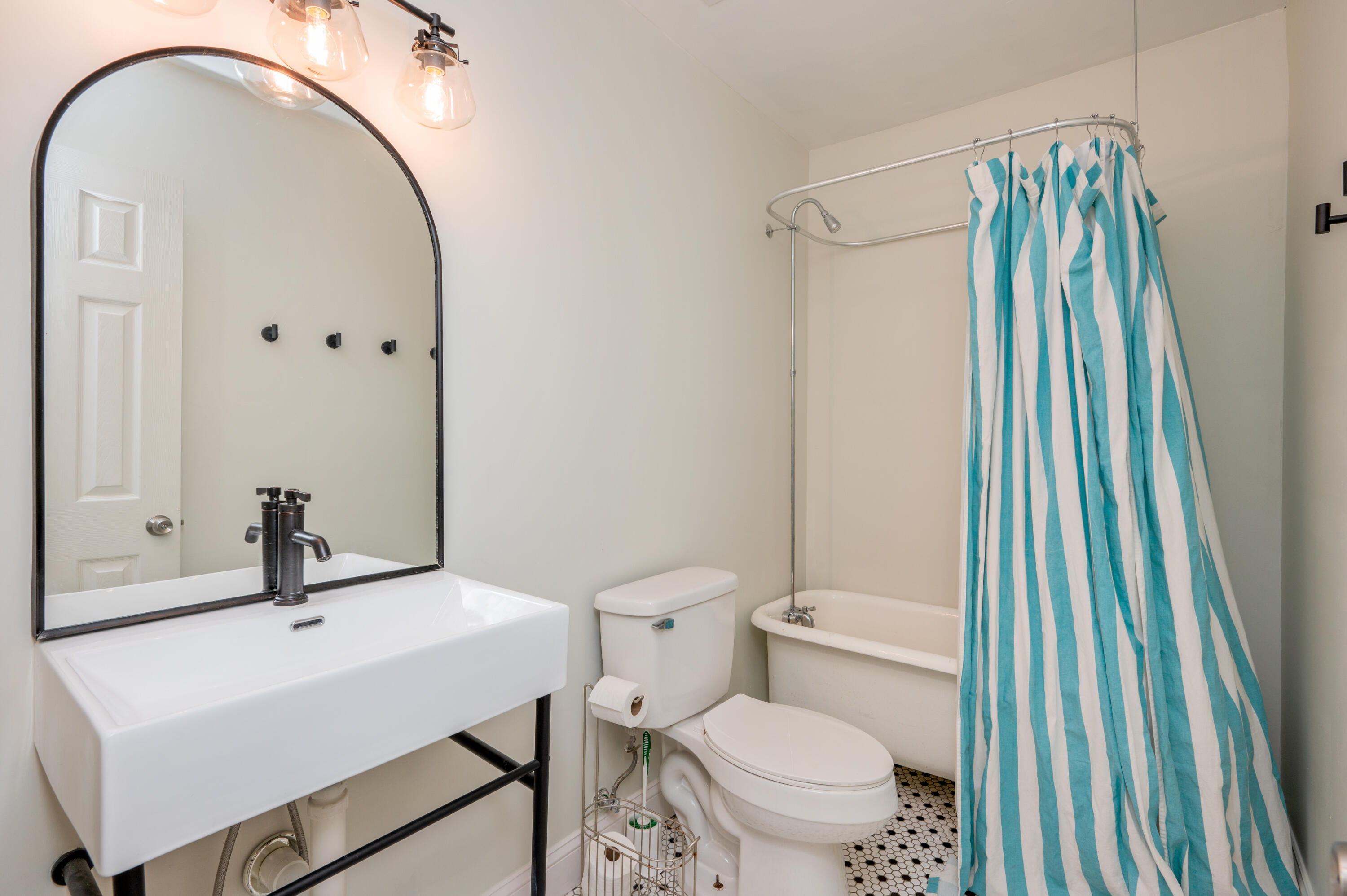 HOLLEY BY THE SEA - Residential