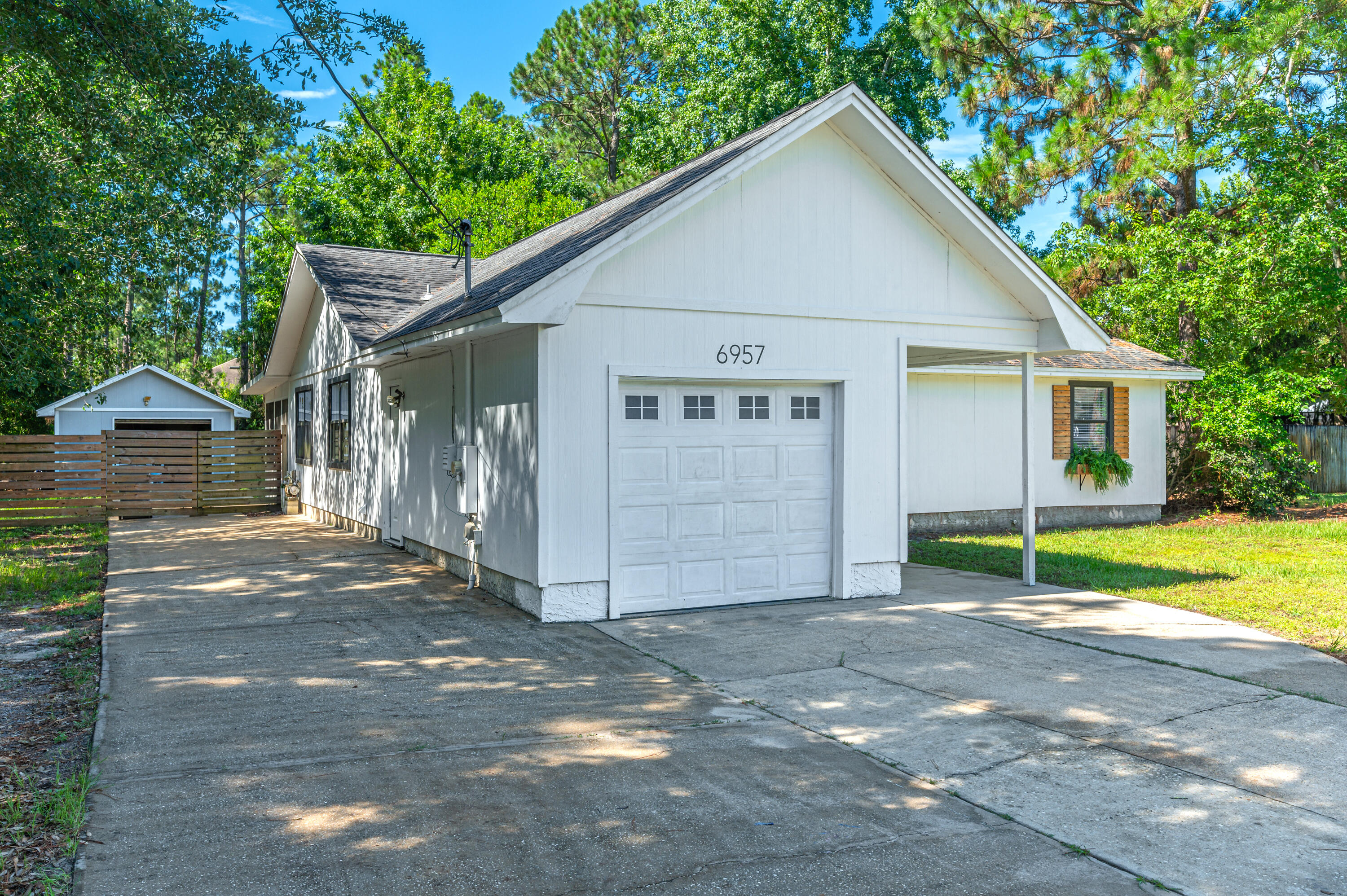 HOLLEY BY THE SEA - Residential