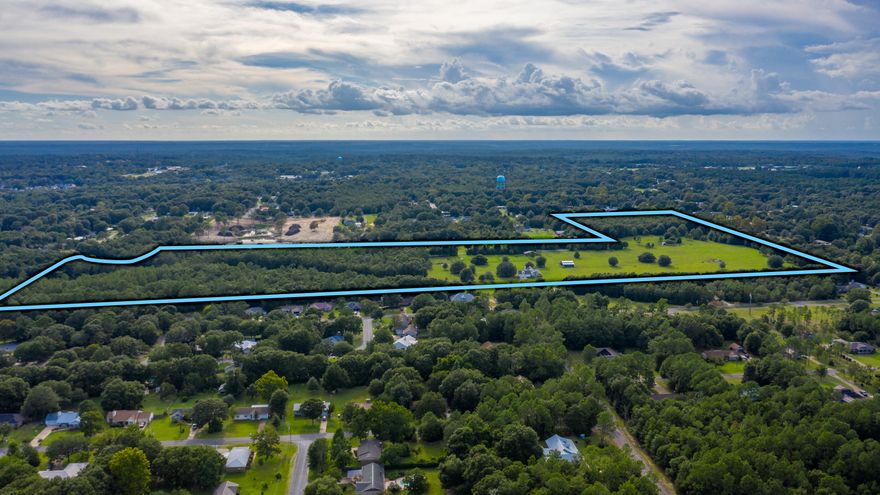 Development opportunity in the Grandview Subdivision. Mostly cleared land centrally located in Crestview. Approx. 46.52 acres with approx. 800' of lake front footage. Seller is willing to deed a portion of  parcel number04-3N-23-3000-000C-0290 to accomodate access from the Pinewood Ln.