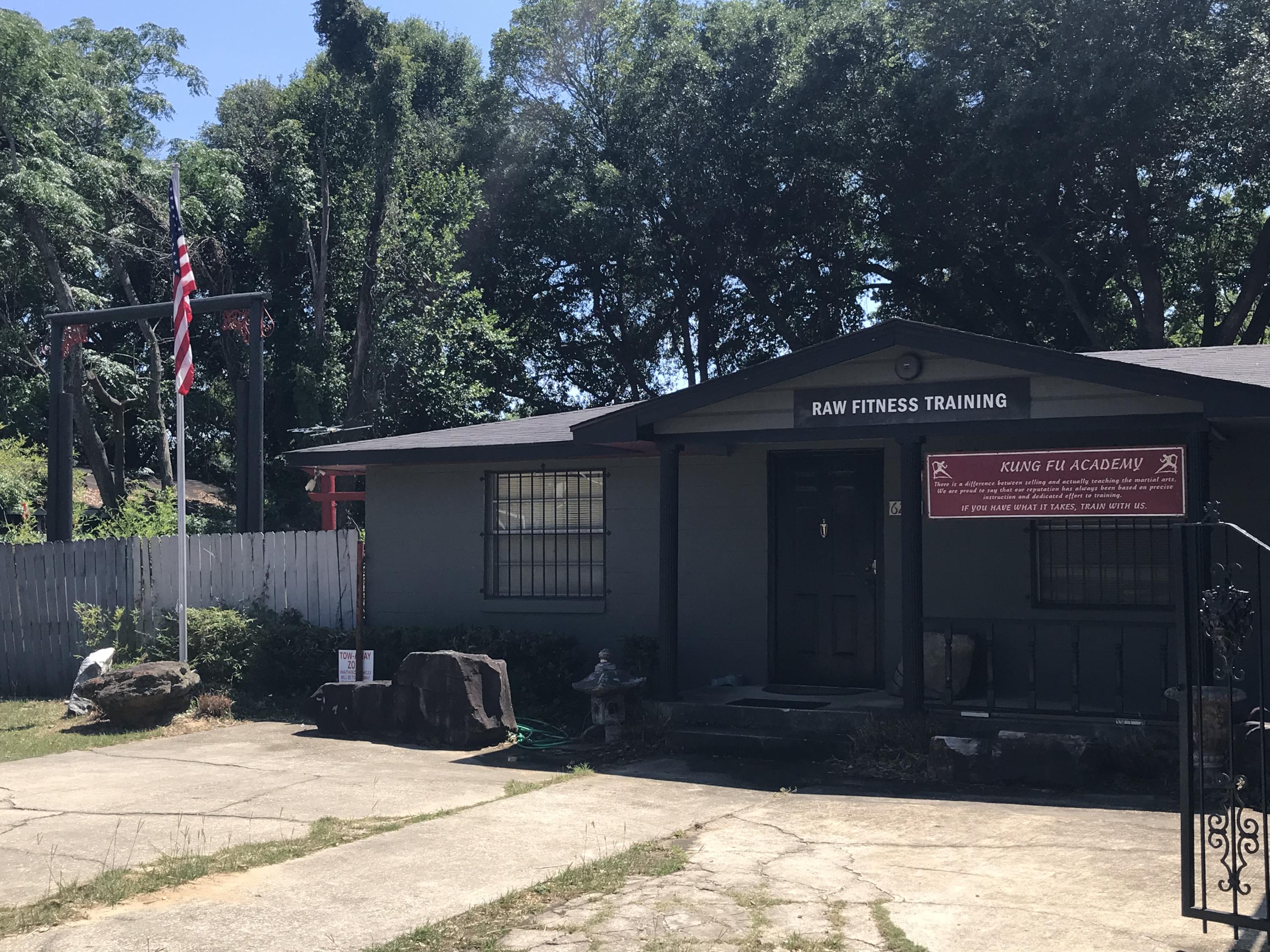 Turn-Key gym just off 9th Avenue on the perimeter of the sought after 3,062 SF is composed of 936 SF +/- office building and 2,666 SF +/- warehouse.The 963 SF building can serve as teh office for your business or live where you work. There are 3 offices and 1 RR. Connected to the office building is the 2,666 SF warehouse space.The property has visibility from 9th Avenue with pylon signage and is near area hospitals and colleges. Quick access to the interstate.