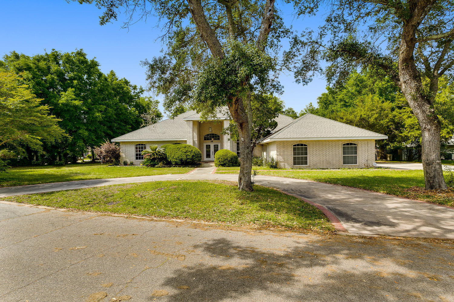 BAY CLIFFS - Residential