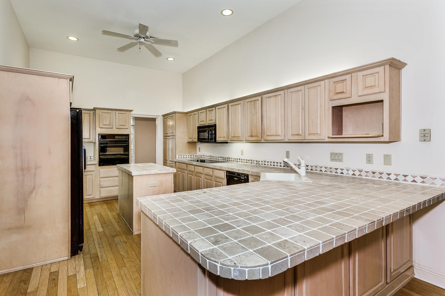 BAY CLIFFS - Residential