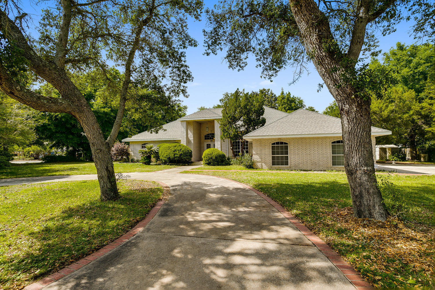 BAY CLIFFS - Residential