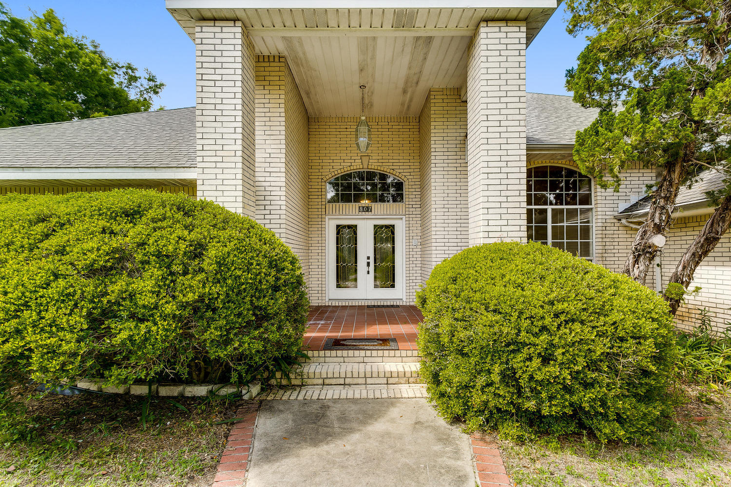 BAY CLIFFS - Residential
