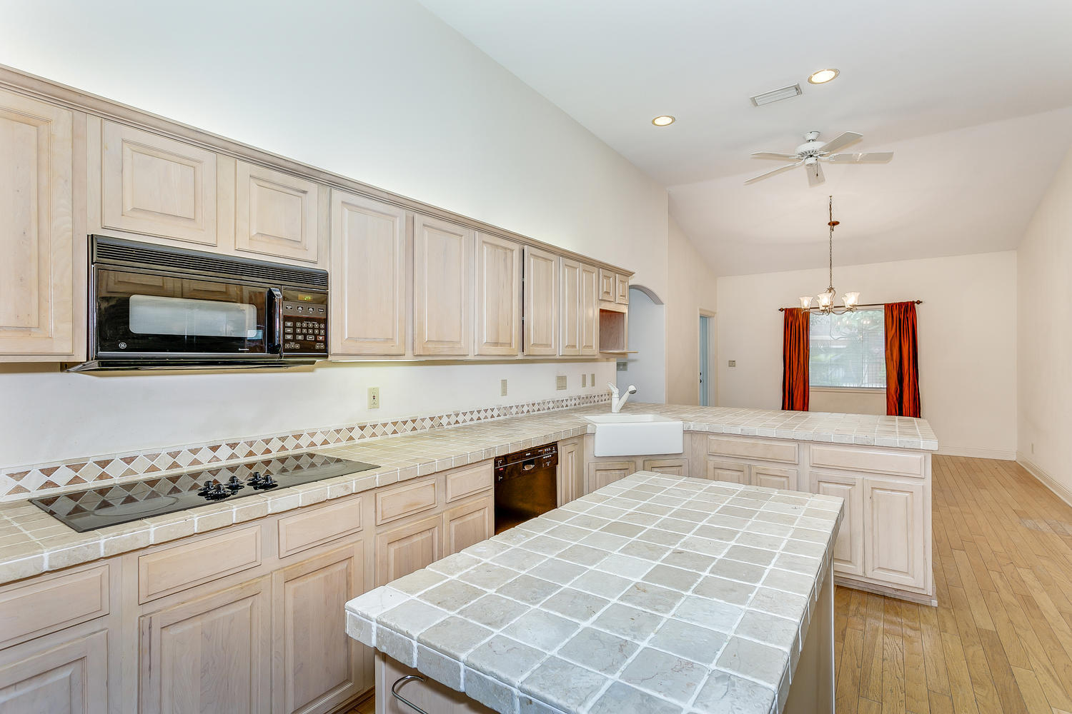 BAY CLIFFS - Residential