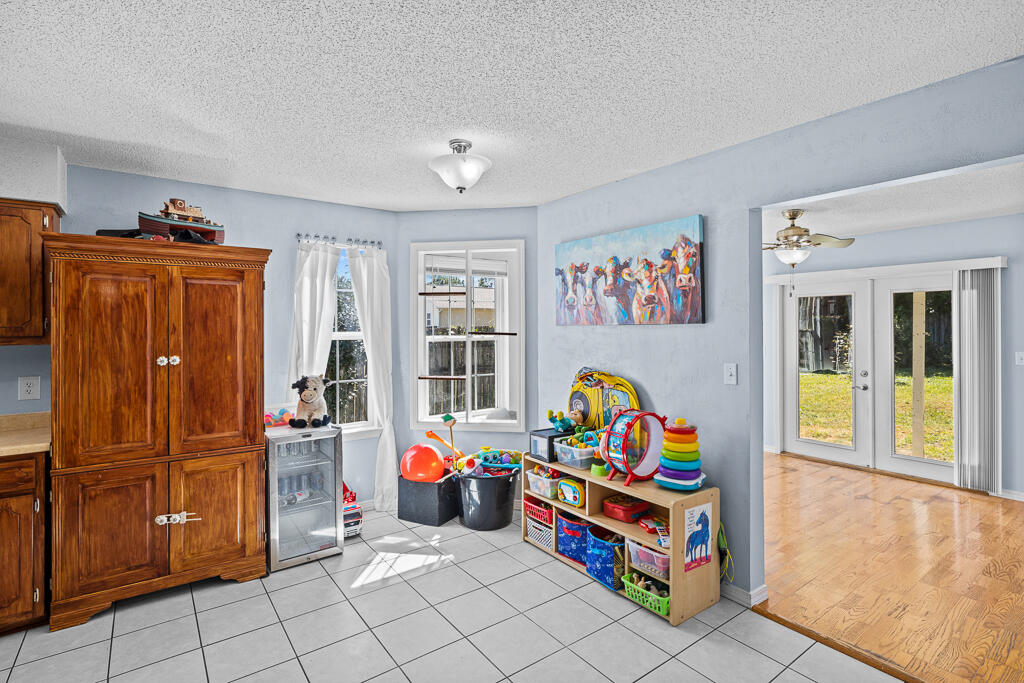 NORTHVIEW ESTATES 3RD ADDN - Residential