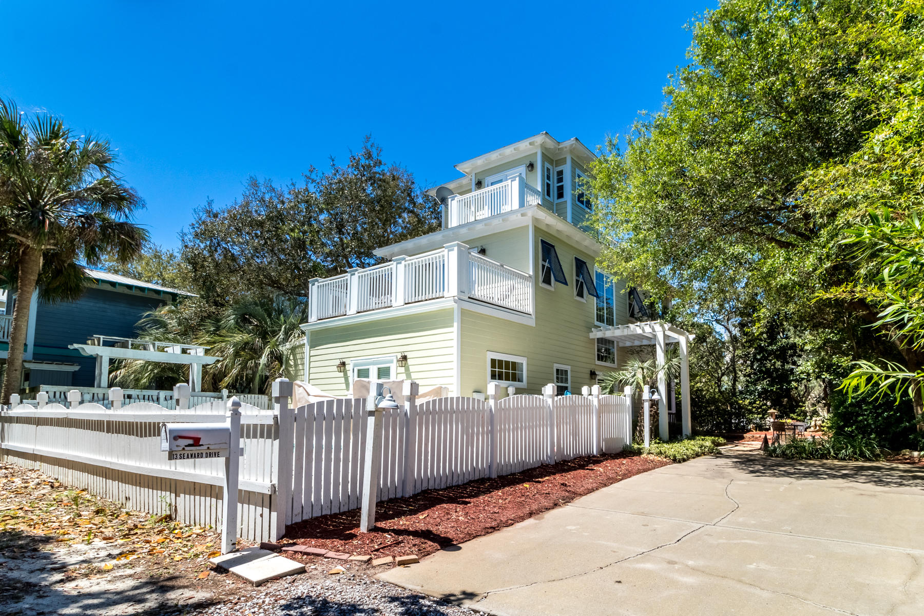 SUNRISE BEACH - Residential