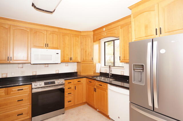 TIMBERLAKE ESTATES - Residential