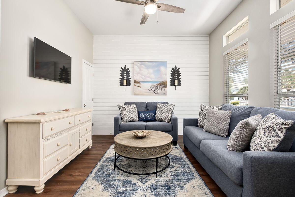 CRYSTAL SHORES - Residential