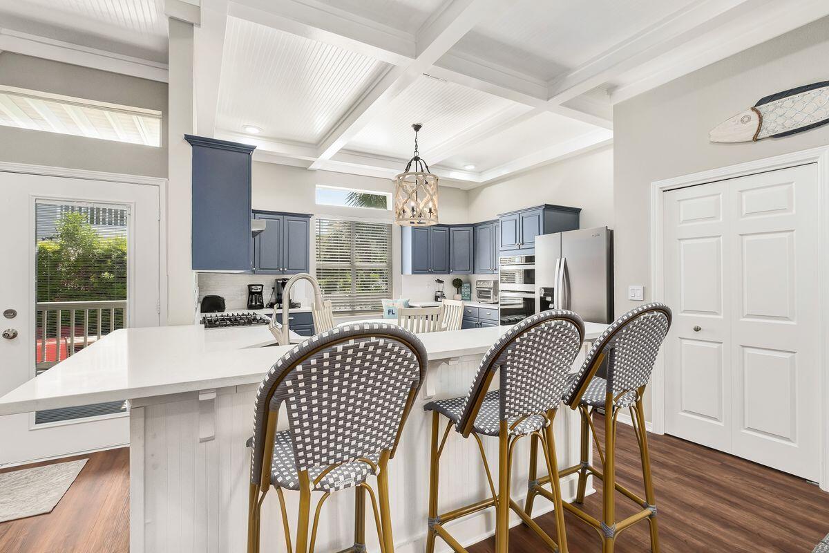 CRYSTAL SHORES - Residential