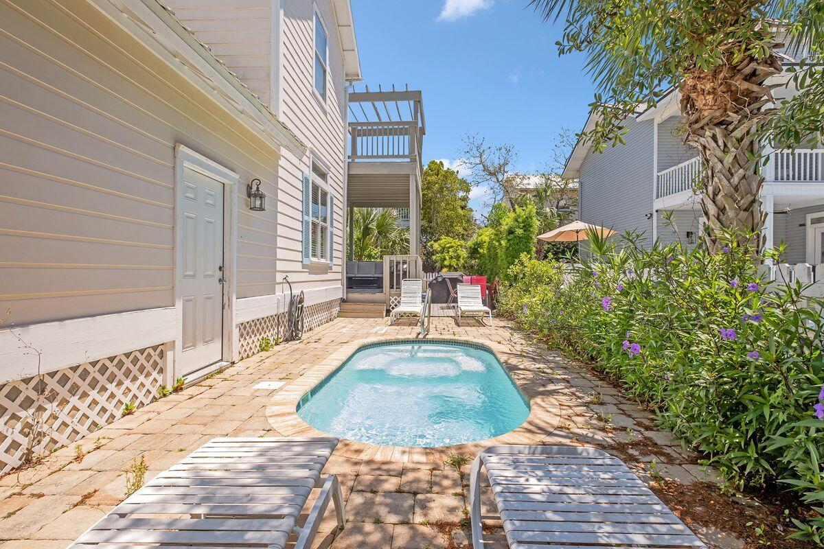 CRYSTAL SHORES - Residential