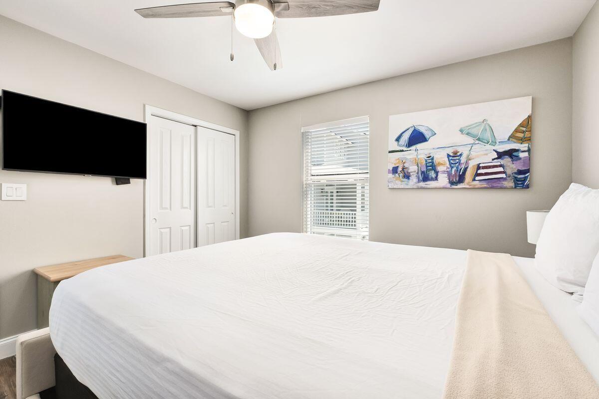 CRYSTAL SHORES - Residential
